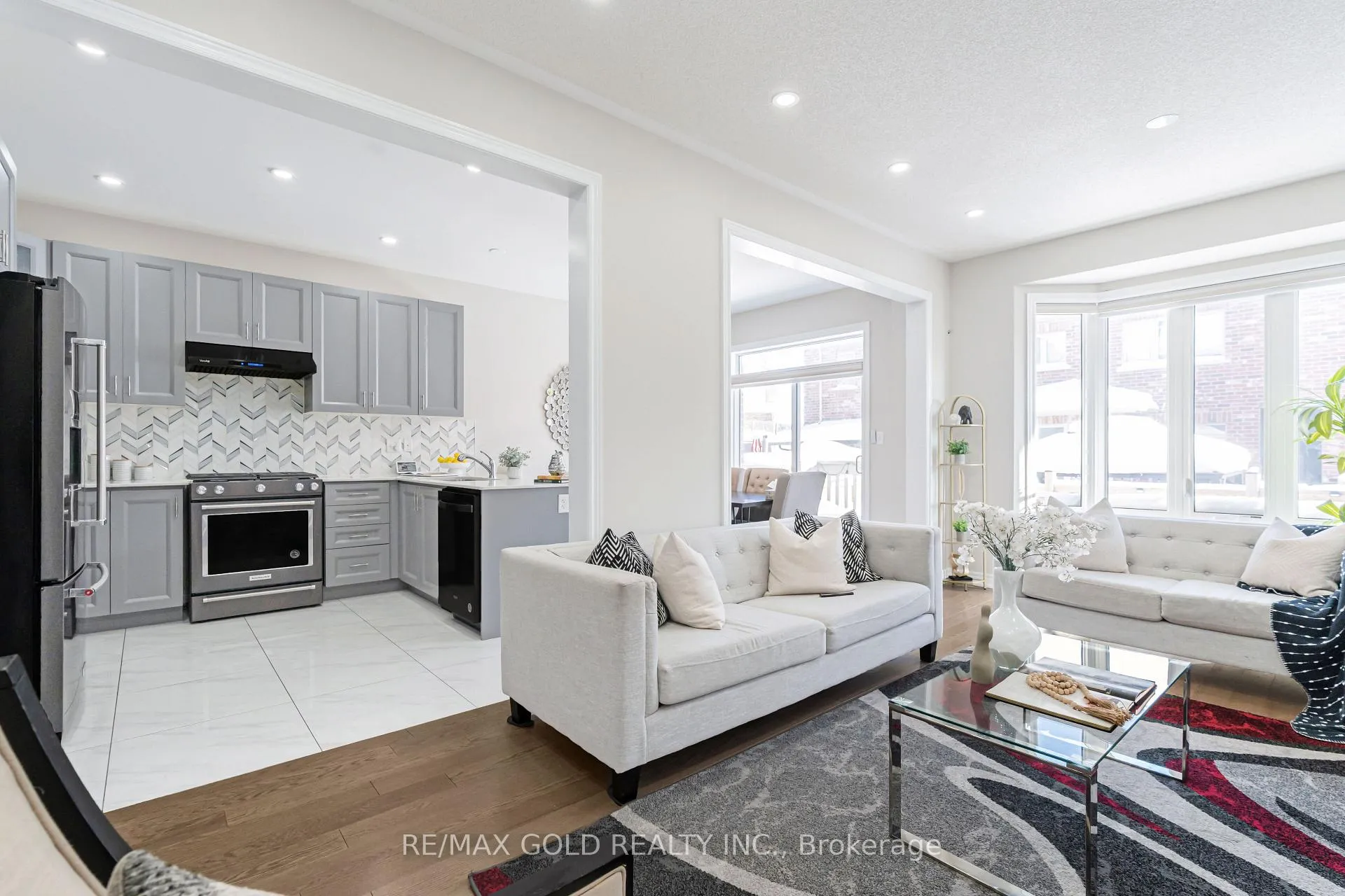 Photo 14 of 5 Dale Meadows Road, Brampton, Northwest Brampton — HOMEH