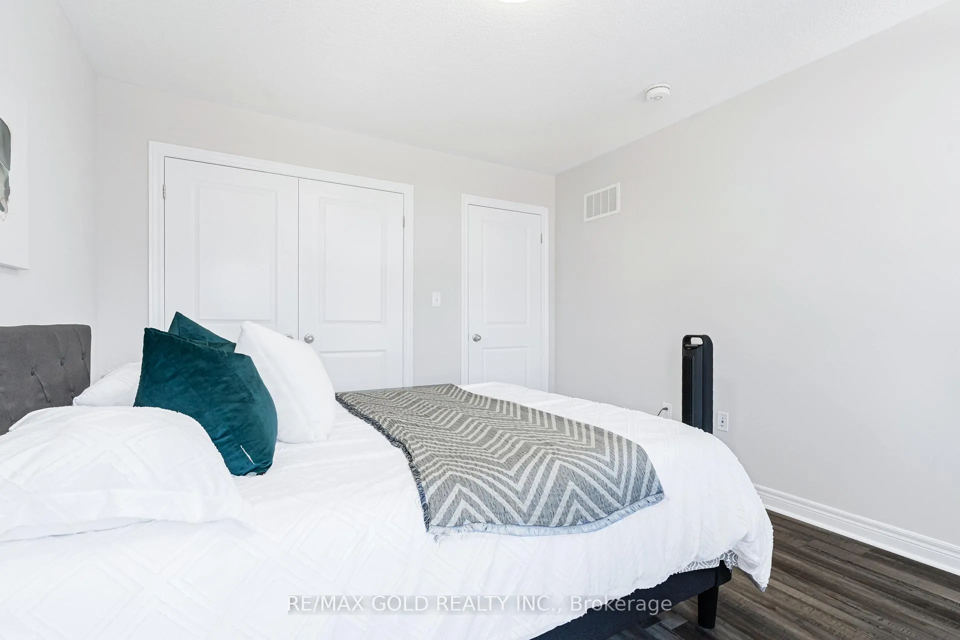 Photo 26 of 5 Dale Meadows Road, Brampton, Northwest Brampton — HOMEH