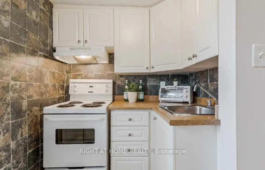 Photo 10 of Unit 301, 27 Hamilton St, Toronto, South Riverdale — HOMEH