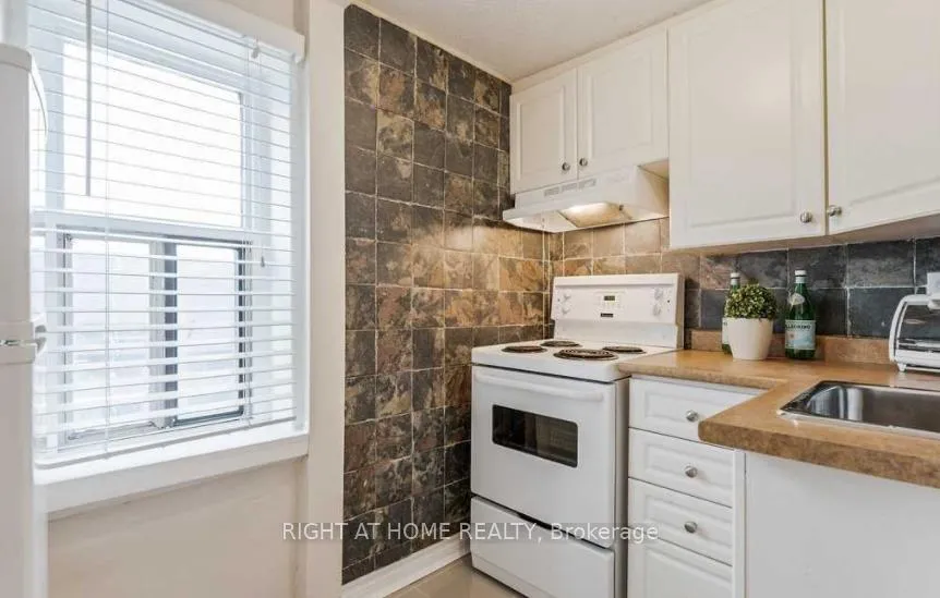 Photo 11 of Unit 301, 27 Hamilton St, Toronto, South Riverdale — HOMEH