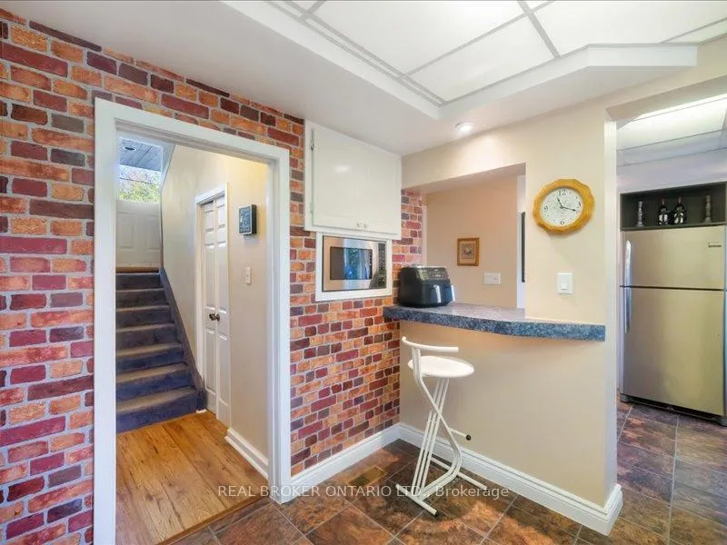 Photo 4 of 931 Bayview Avenue, Whitby, Downtown Whitby — HOMEH