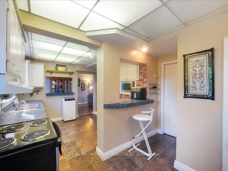Photo 5 of 931 Bayview Avenue, Whitby, Downtown Whitby — HOMEH