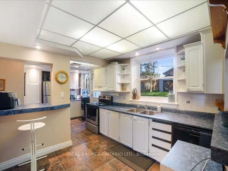 Photo 7 of 931 Bayview Avenue, Whitby, Downtown Whitby — HOMEH