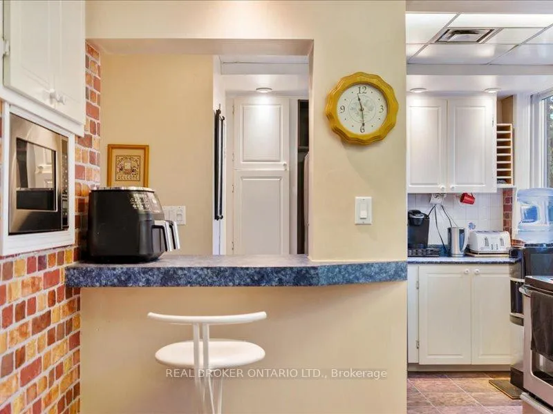 Photo 9 of 931 Bayview Avenue, Whitby, Downtown Whitby — HOMEH