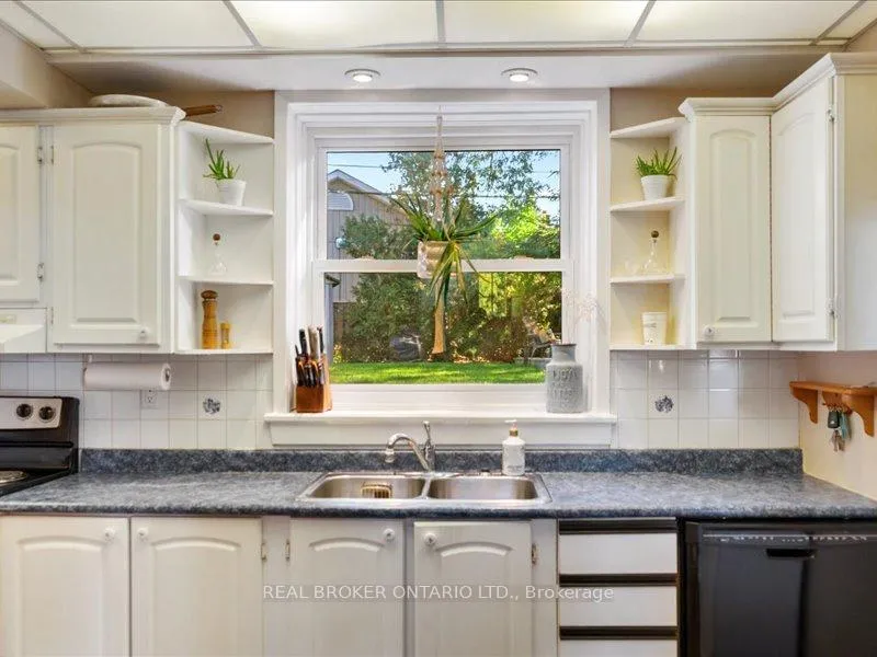Photo 10 of 931 Bayview Avenue, Whitby, Downtown Whitby — HOMEH