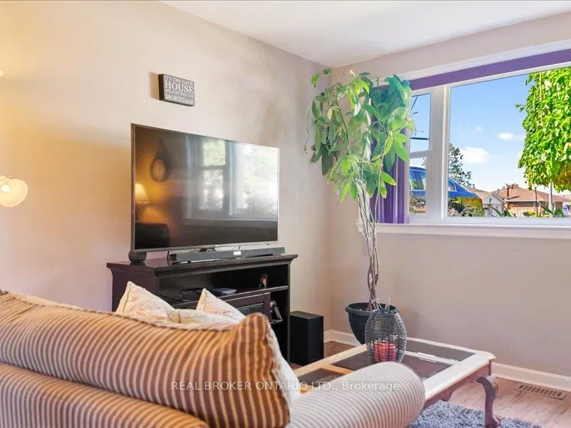 Photo 16 of 931 Bayview Avenue, Whitby, Downtown Whitby — HOMEH
