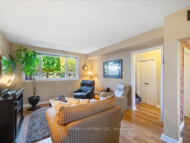 Photo 18 of 931 Bayview Avenue, Whitby, Downtown Whitby — HOMEH