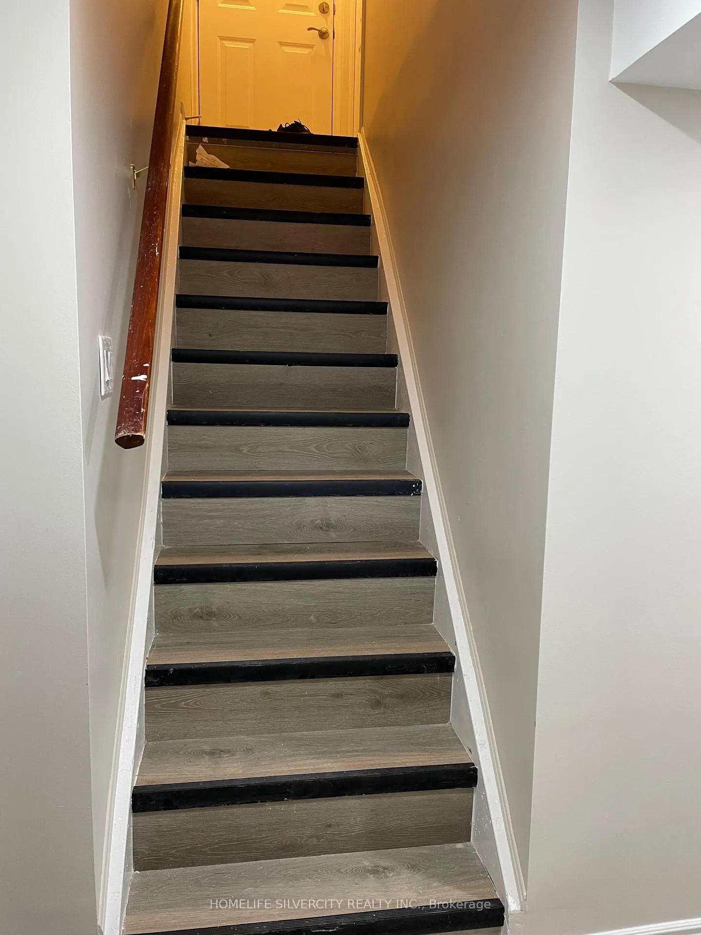 Photo 4 of 7 Mandrain Crescent, Brampton, Bramalea North Industrial — HOMEH