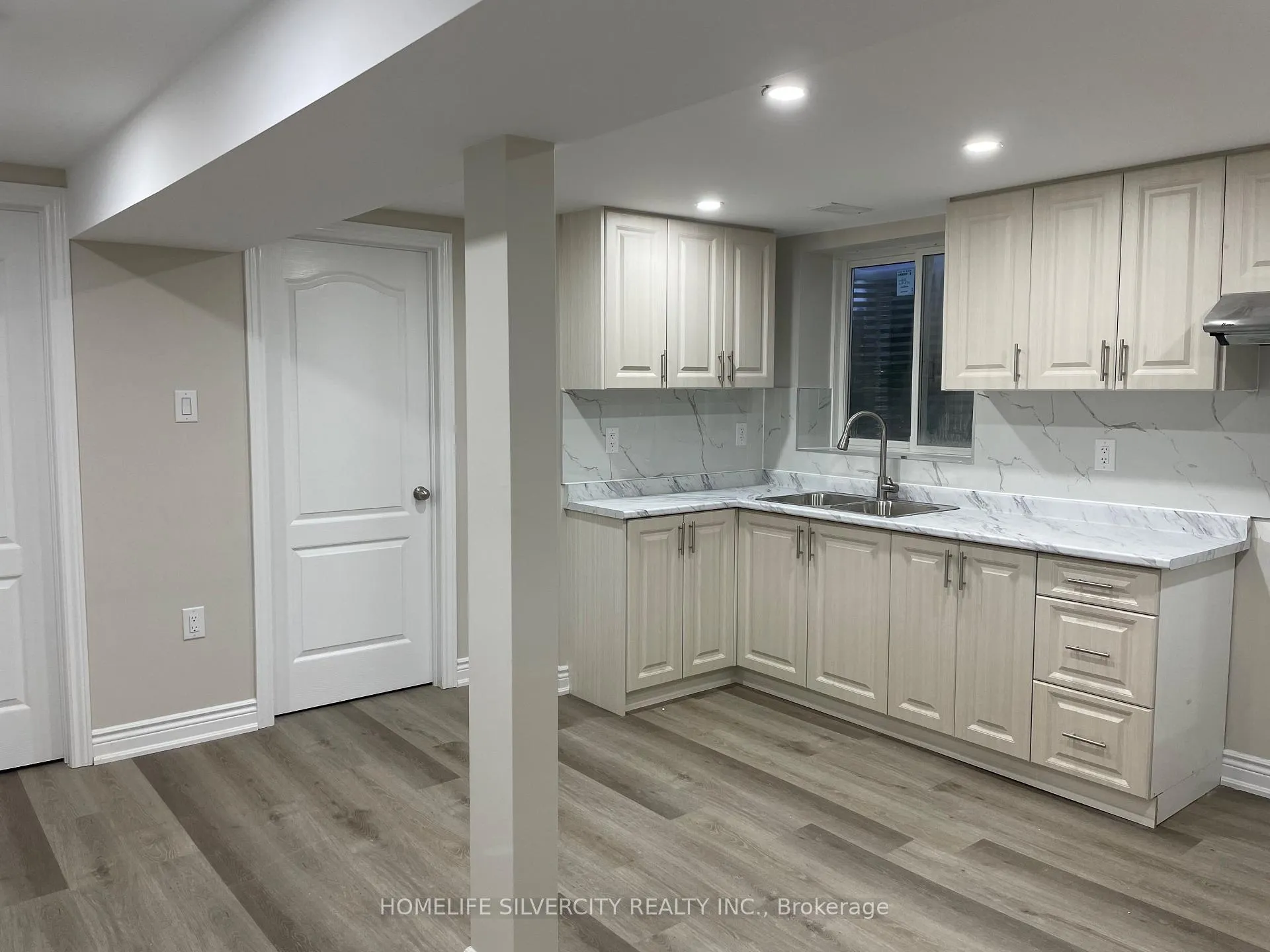 Photo 6 of 7 Mandrain Crescent, Brampton, Bramalea North Industrial — HOMEH