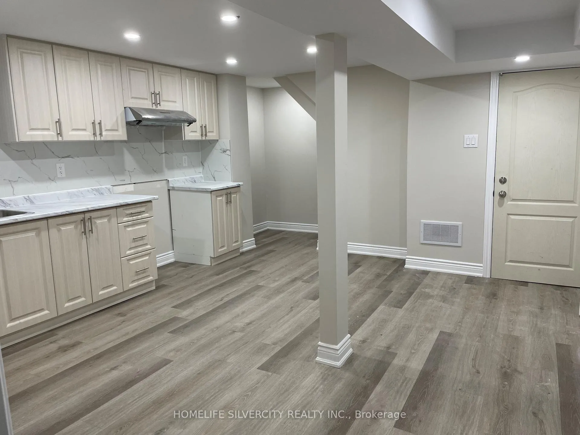 Photo 8 of 7 Mandrain Crescent, Brampton, Bramalea North Industrial — HOMEH