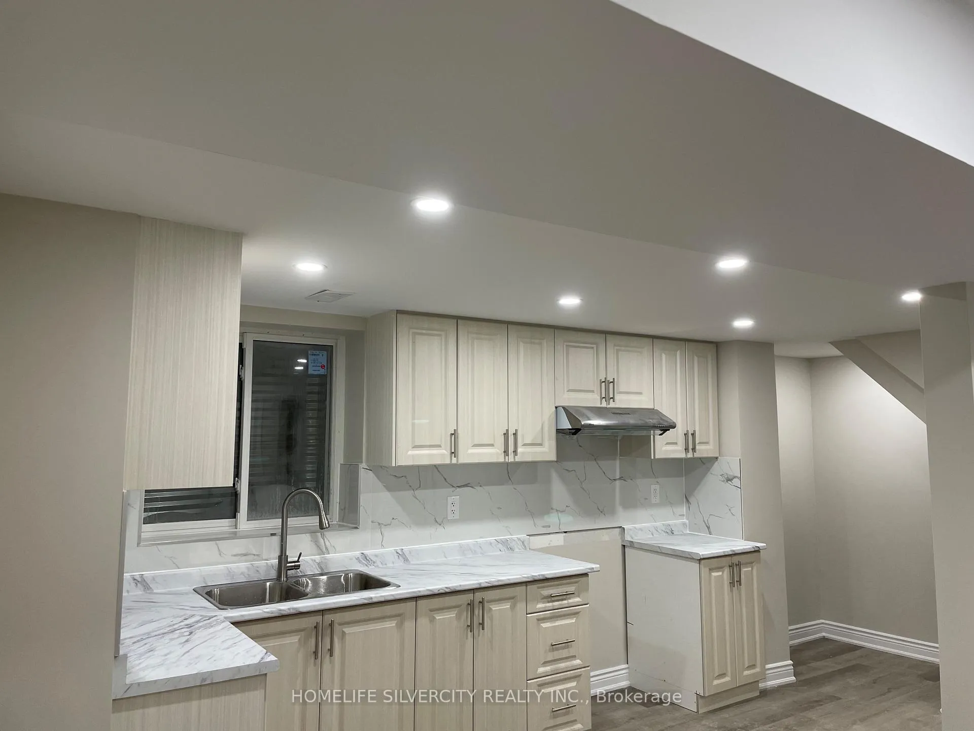 Photo 11 of 7 Mandrain Crescent, Brampton, Bramalea North Industrial — HOMEH