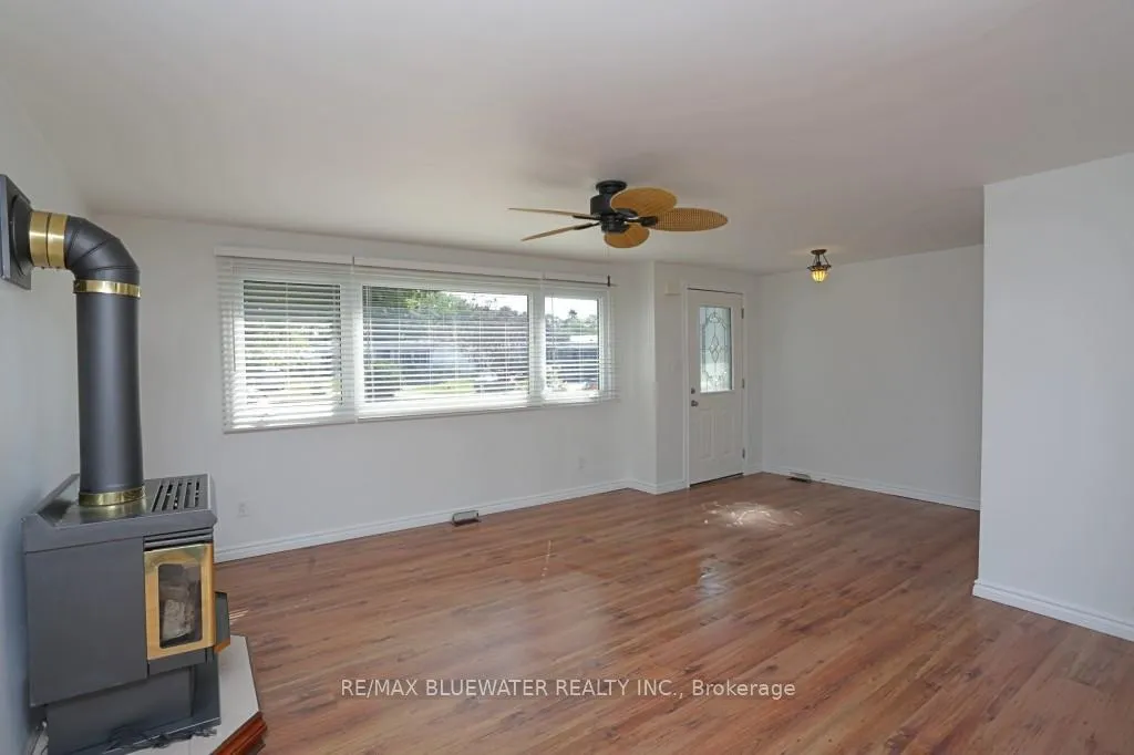 Photo 6 of 25 Maple Grove Court E, South Huron, Stephen — HOMEH