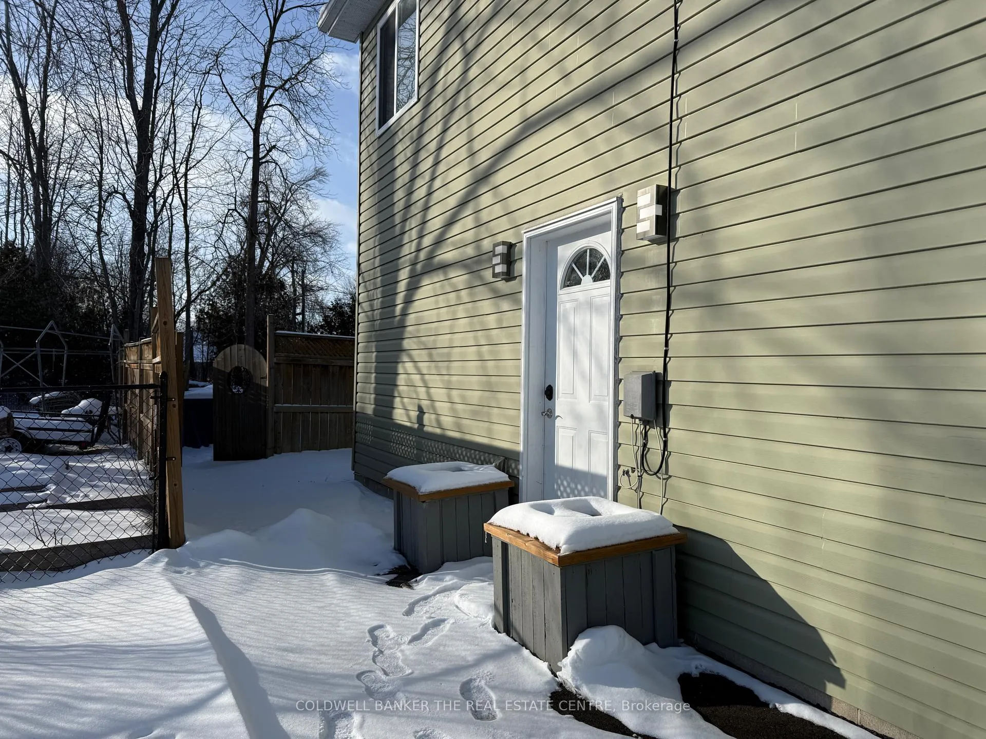 Photo 5 of Unit Upper, 27182A Civic Centre Road, Georgina, Historic Lakeshore Communities — HOMEH