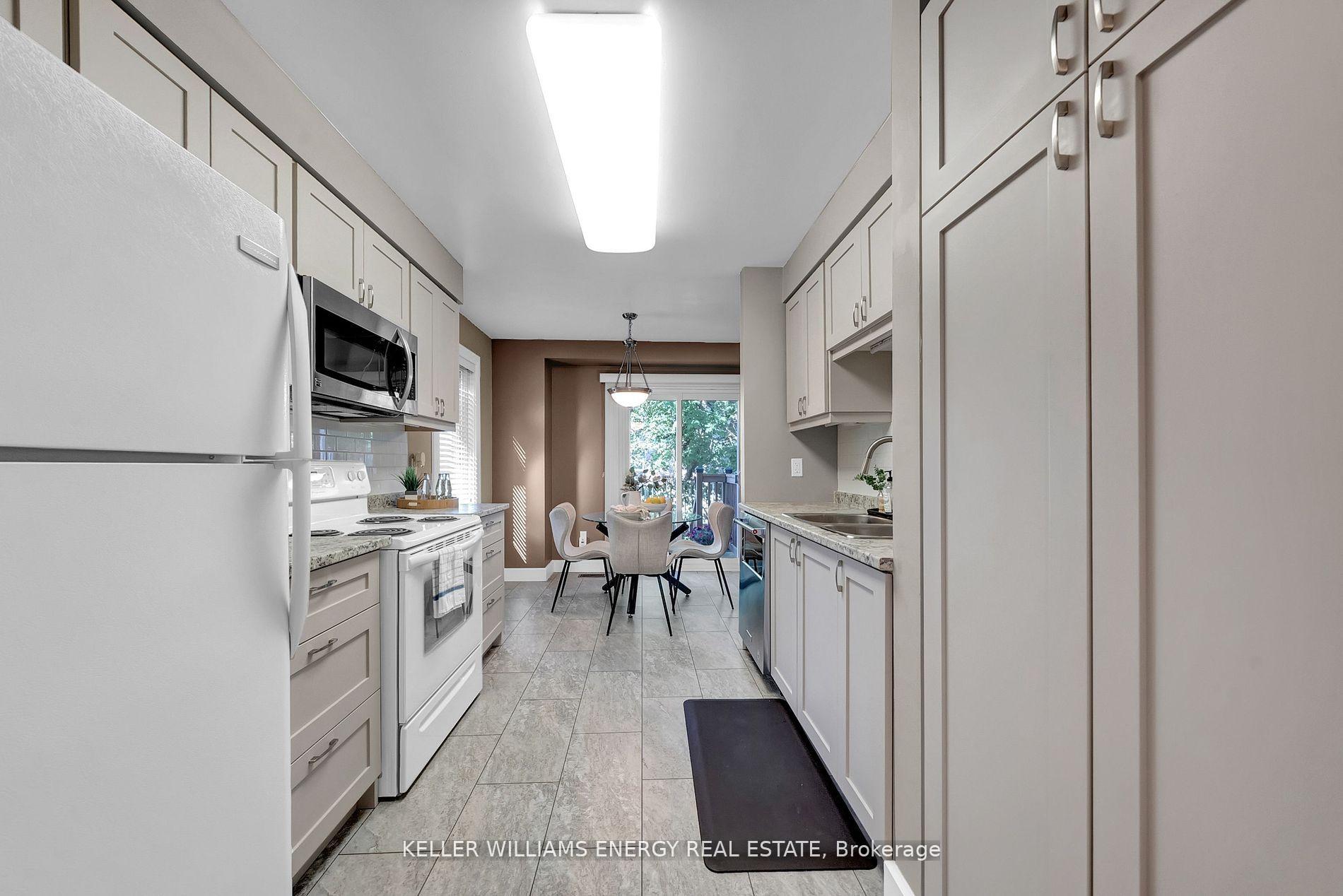 Photo 8 of 37 Poolton Crescent, Clarington, Courtice — HOMEH