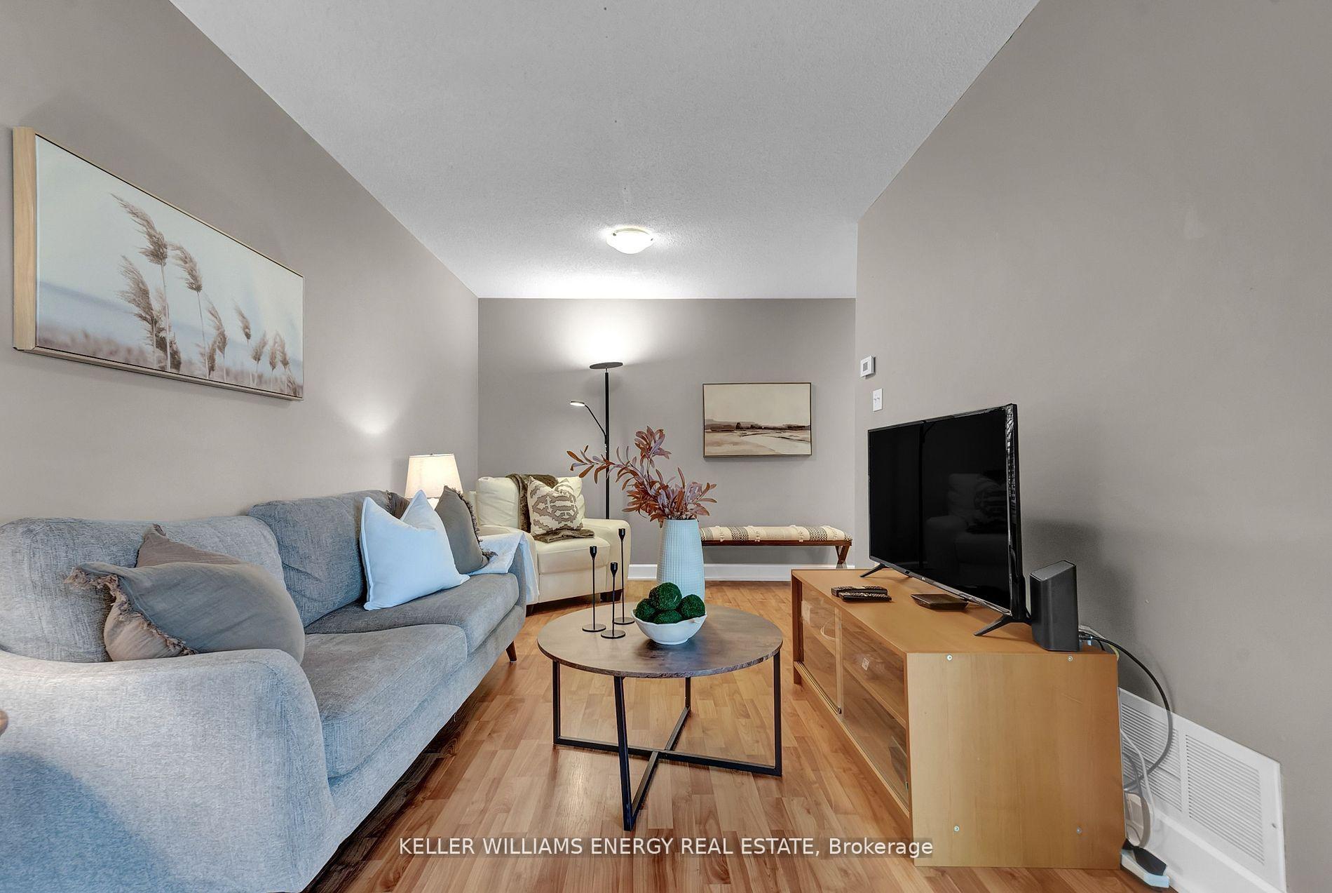 Photo 12 of 37 Poolton Crescent, Clarington, Courtice — HOMEH