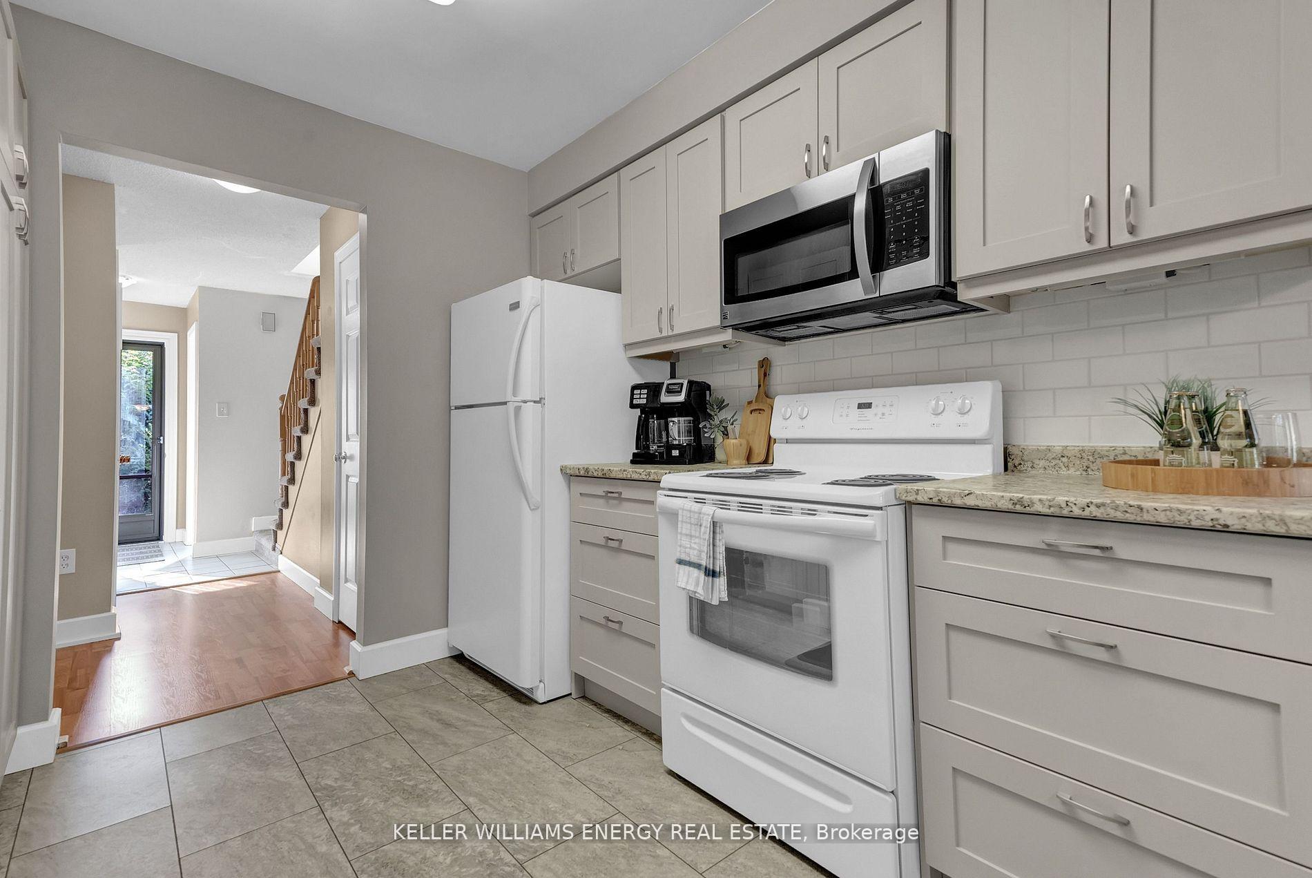 Photo 18 of 37 Poolton Crescent, Clarington, Courtice — HOMEH