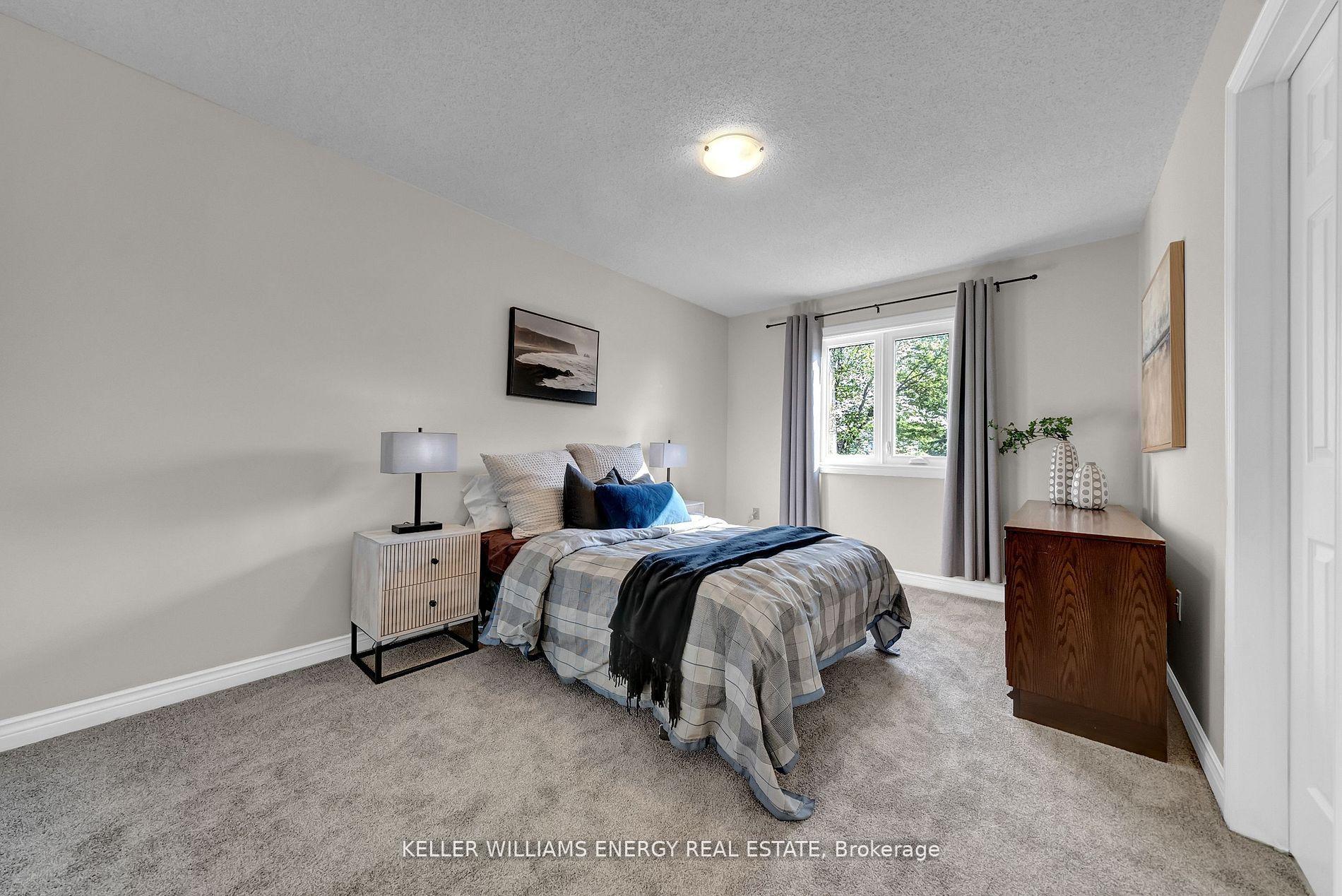 Photo 22 of 37 Poolton Crescent, Clarington, Courtice — HOMEH