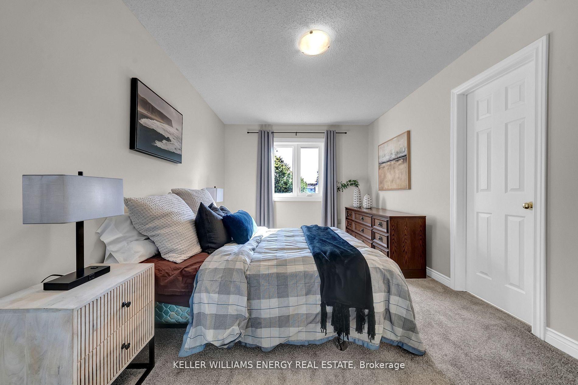 Photo 23 of 37 Poolton Crescent, Clarington, Courtice — HOMEH