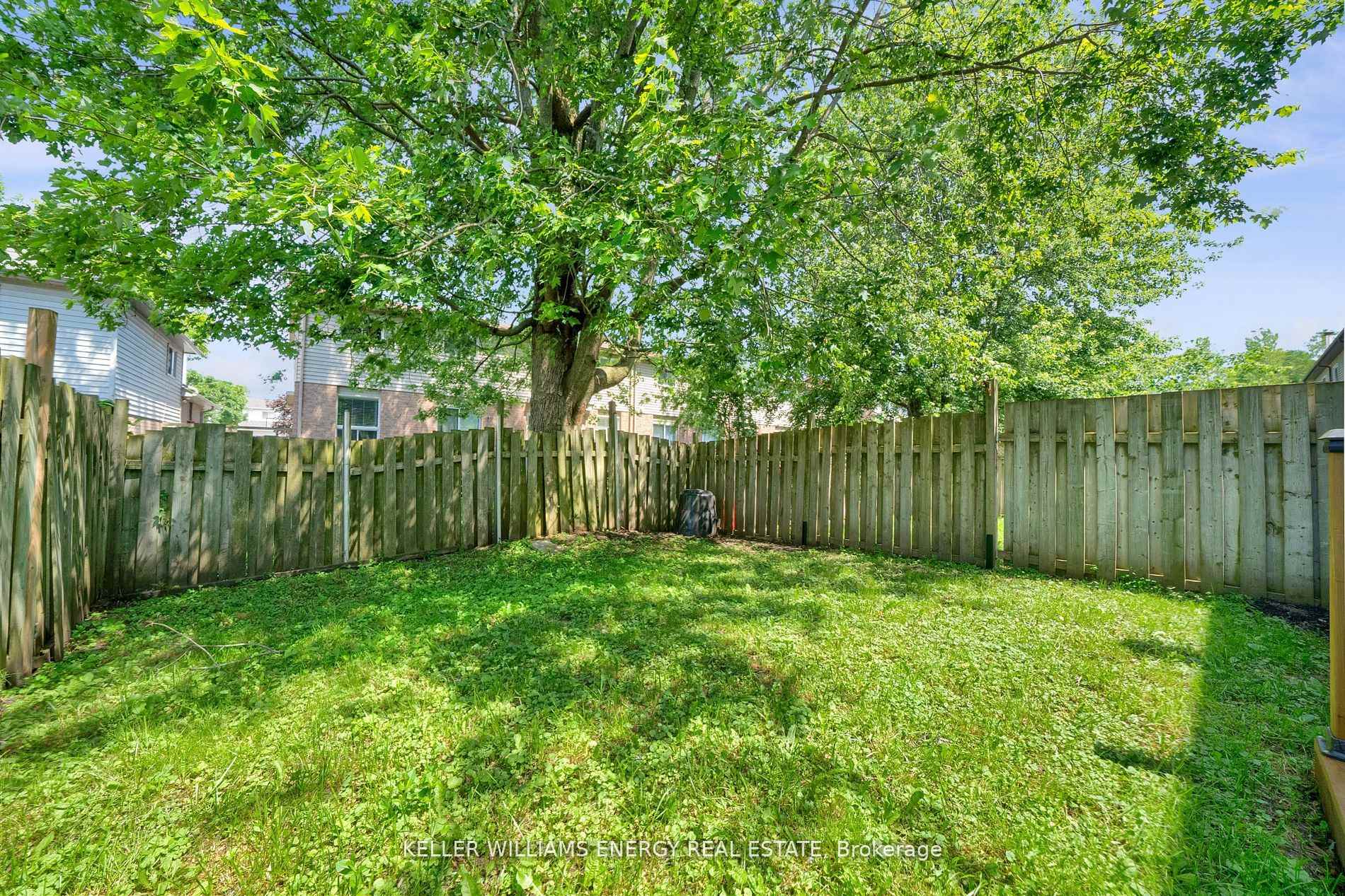 Photo 35 of 37 Poolton Crescent, Clarington, Courtice — HOMEH