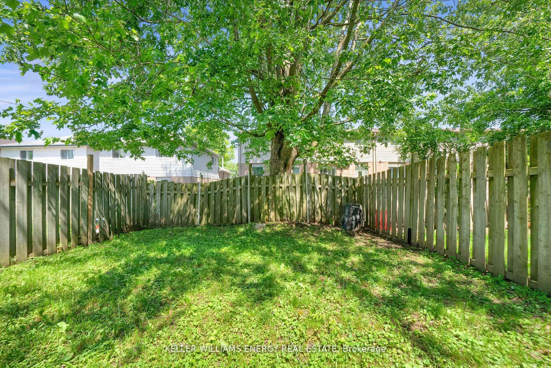 Photo 36 of 37 Poolton Crescent, Clarington, Courtice — HOMEH