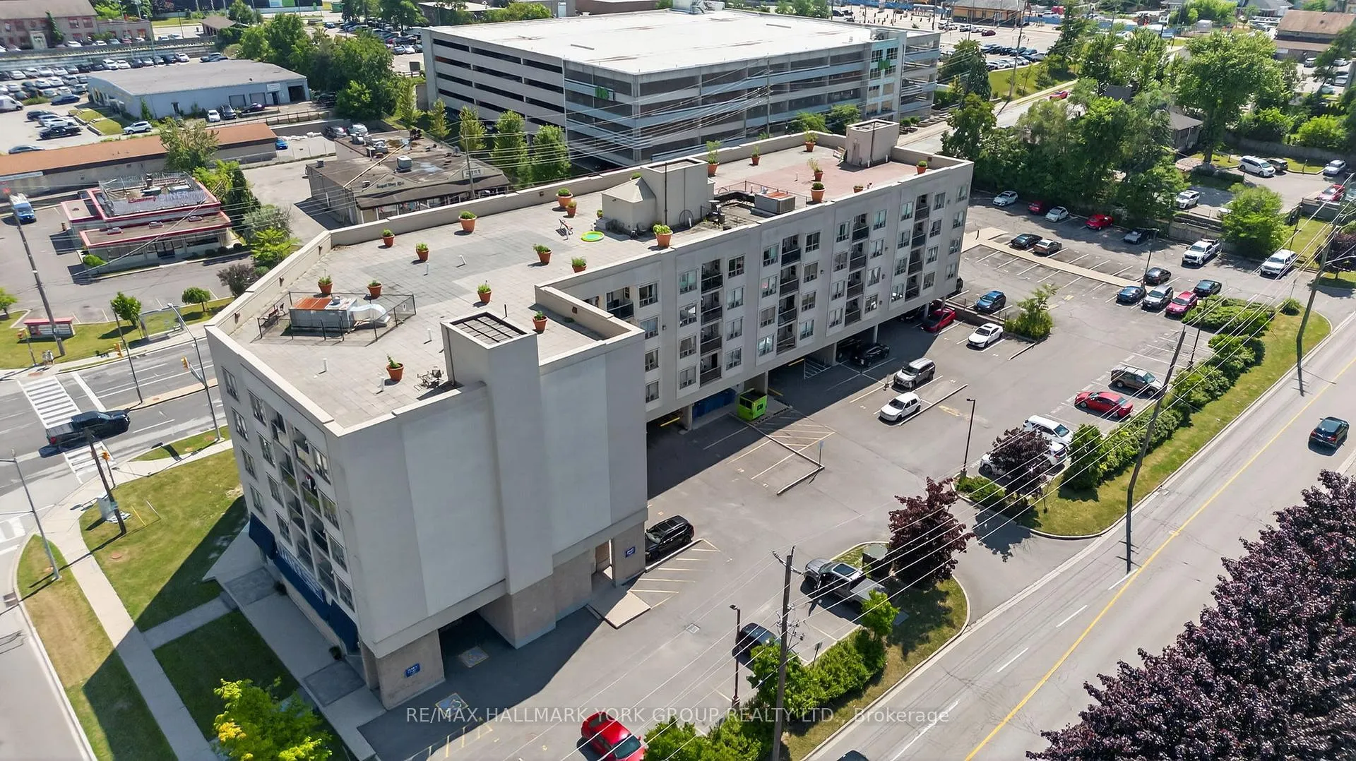 Photo 1 of Unit 210, 160 Wellington Street E, Aurora, Aurora Village — HOMEH