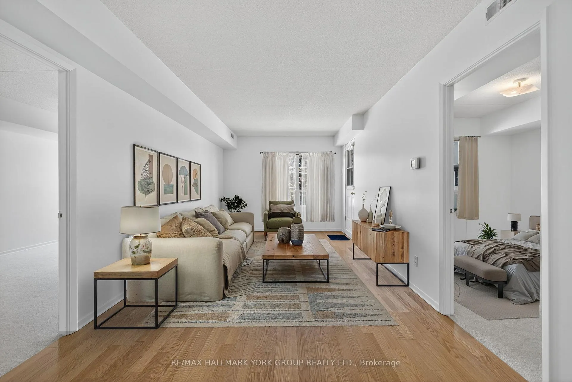 Photo 2 of Unit 210, 160 Wellington Street E, Aurora, Aurora Village — HOMEH