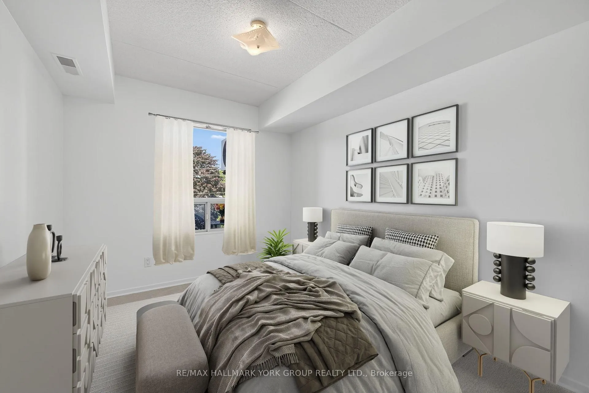 Photo 4 of Unit 210, 160 Wellington Street E, Aurora, Aurora Village — HOMEH