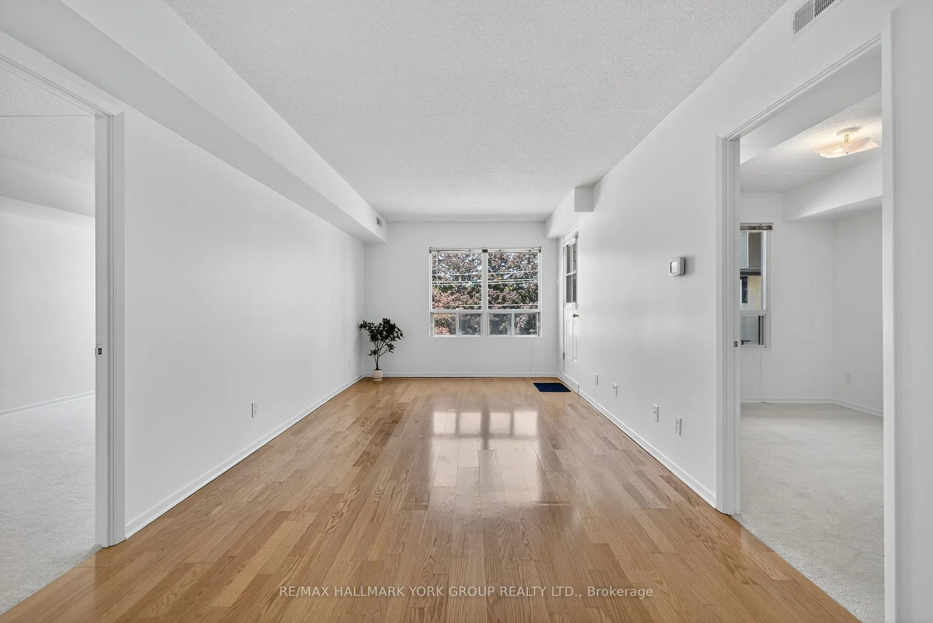 Photo 12 of Unit 210, 160 Wellington Street E, Aurora, Aurora Village — HOMEH