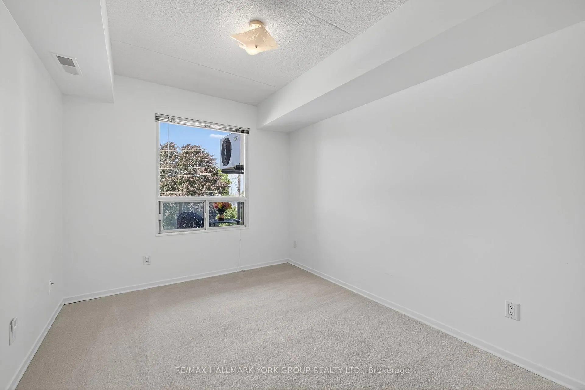 Photo 14 of Unit 210, 160 Wellington Street E, Aurora, Aurora Village — HOMEH