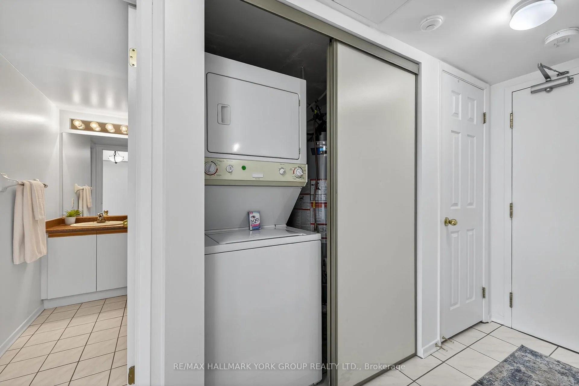 Photo 15 of Unit 210, 160 Wellington Street E, Aurora, Aurora Village — HOMEH