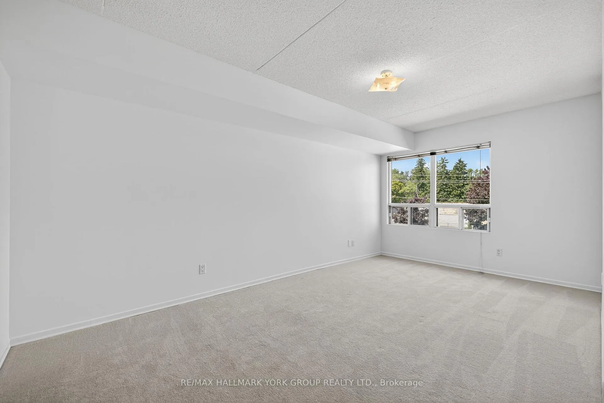 Photo 16 of Unit 210, 160 Wellington Street E, Aurora, Aurora Village — HOMEH