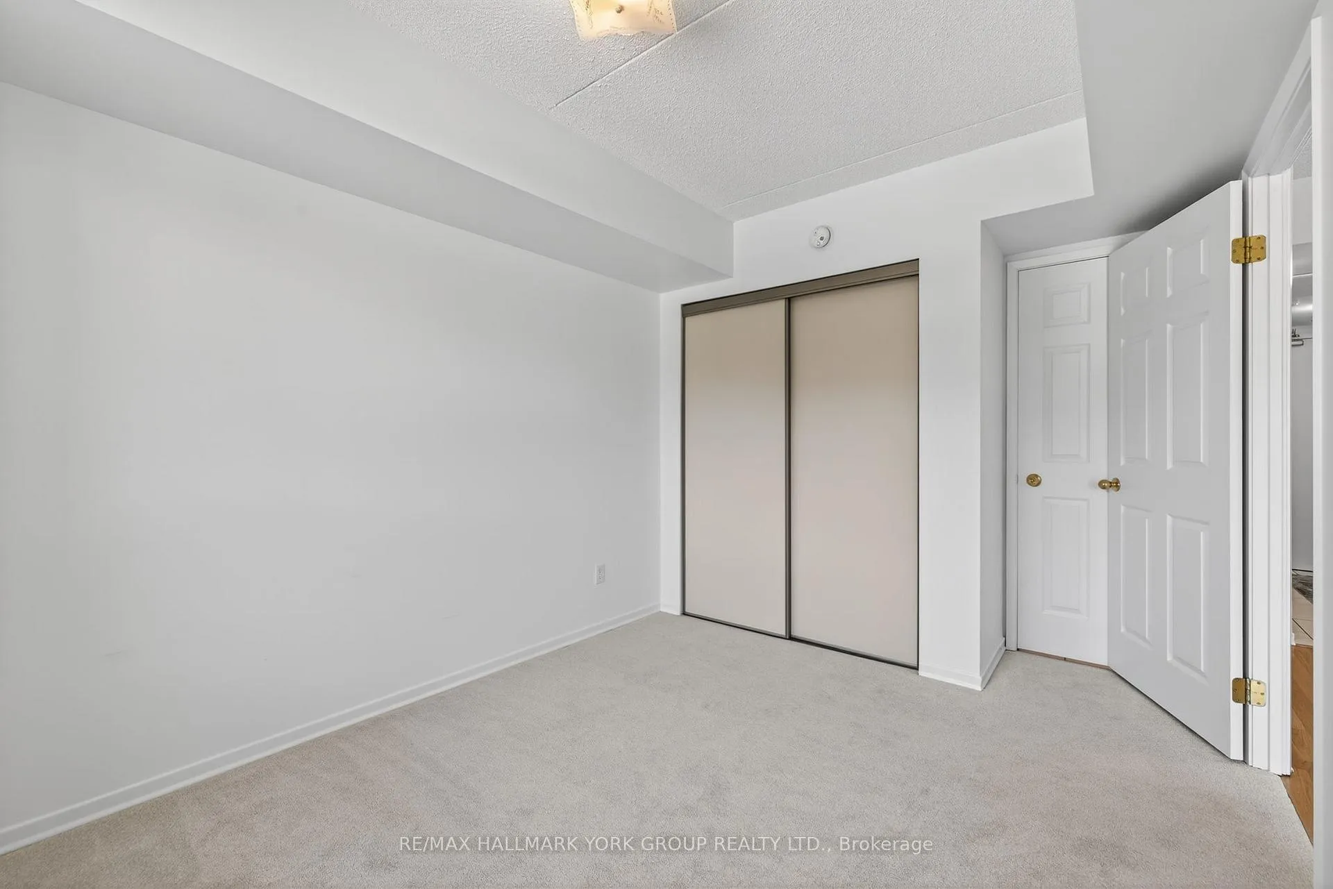 Photo 17 of Unit 210, 160 Wellington Street E, Aurora, Aurora Village — HOMEH