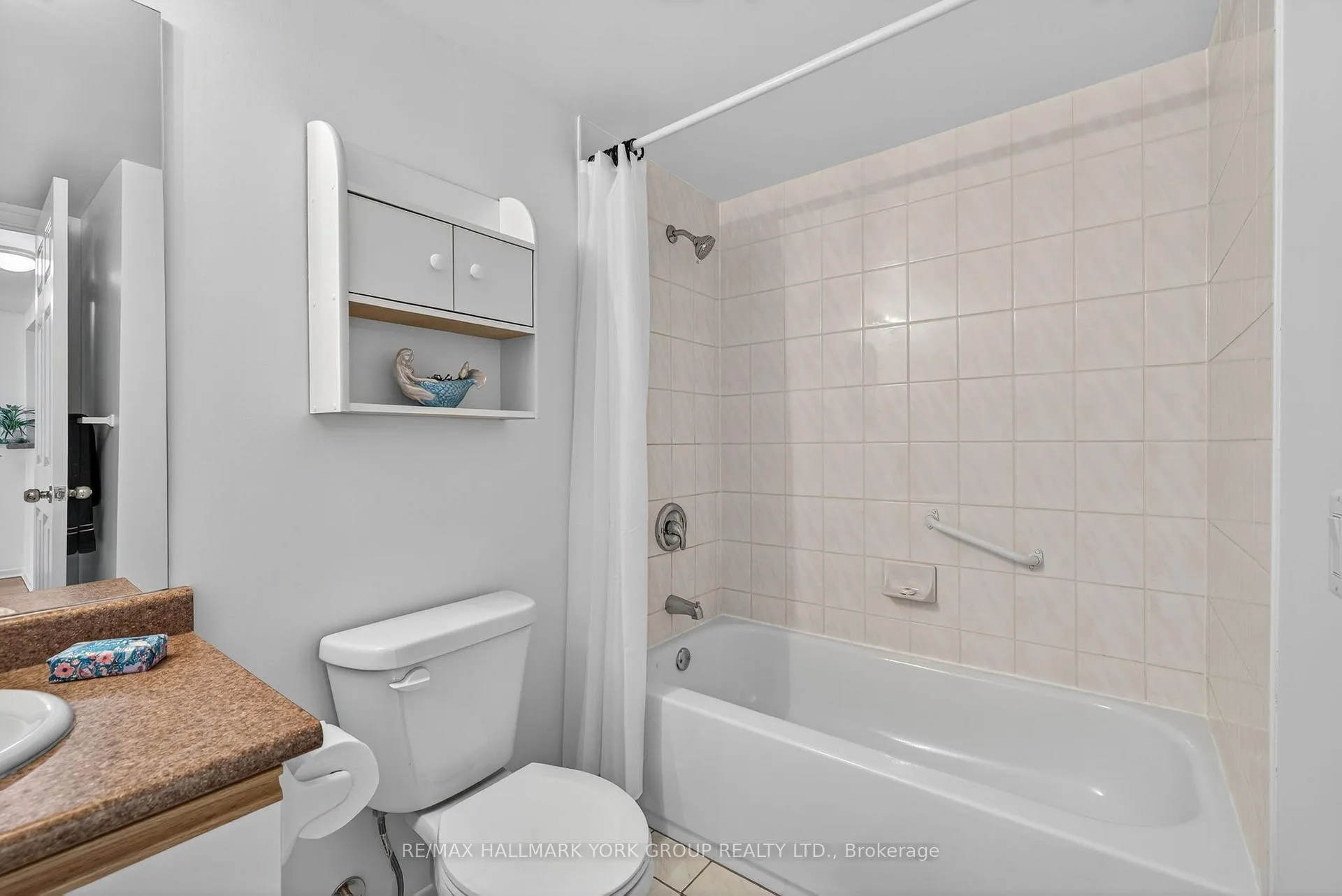 Photo 18 of Unit 210, 160 Wellington Street E, Aurora, Aurora Village — HOMEH