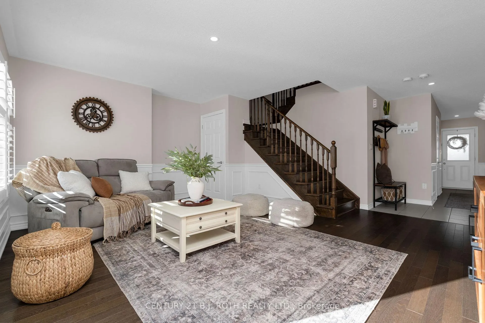 Photo 4 of 33 Westbury Way, Whitby, Brooklin — HOMEH