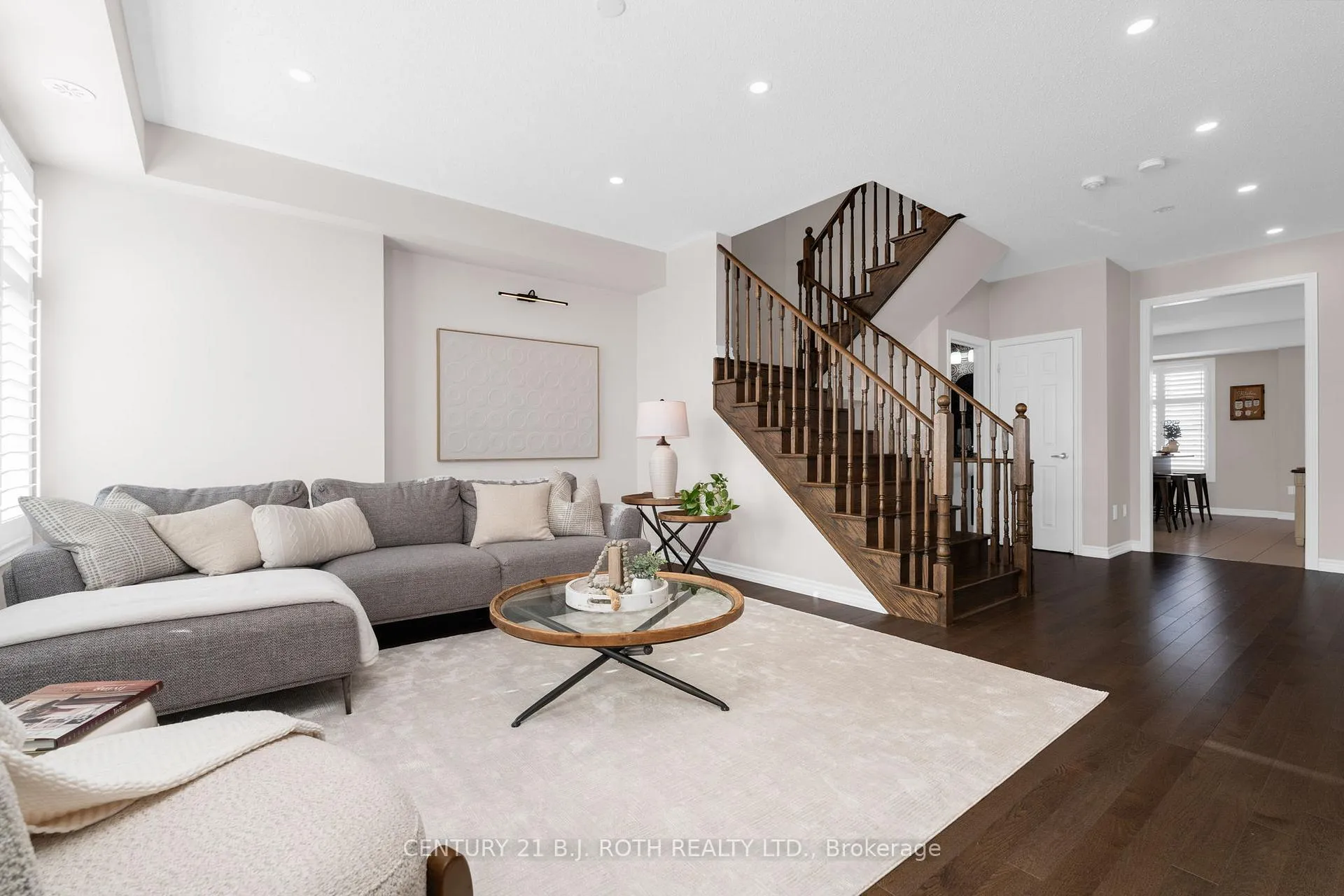 Photo 12 of 33 Westbury Way, Whitby, Brooklin — HOMEH
