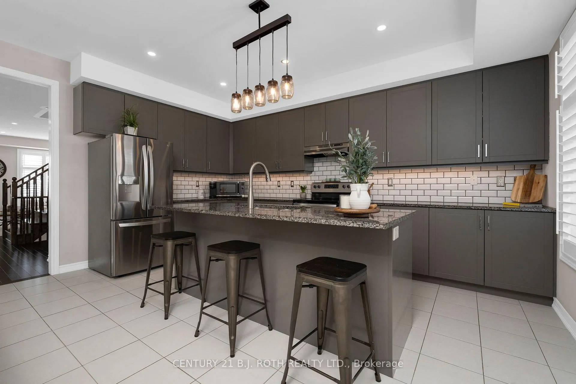 Photo 16 of 33 Westbury Way, Whitby, Brooklin — HOMEH