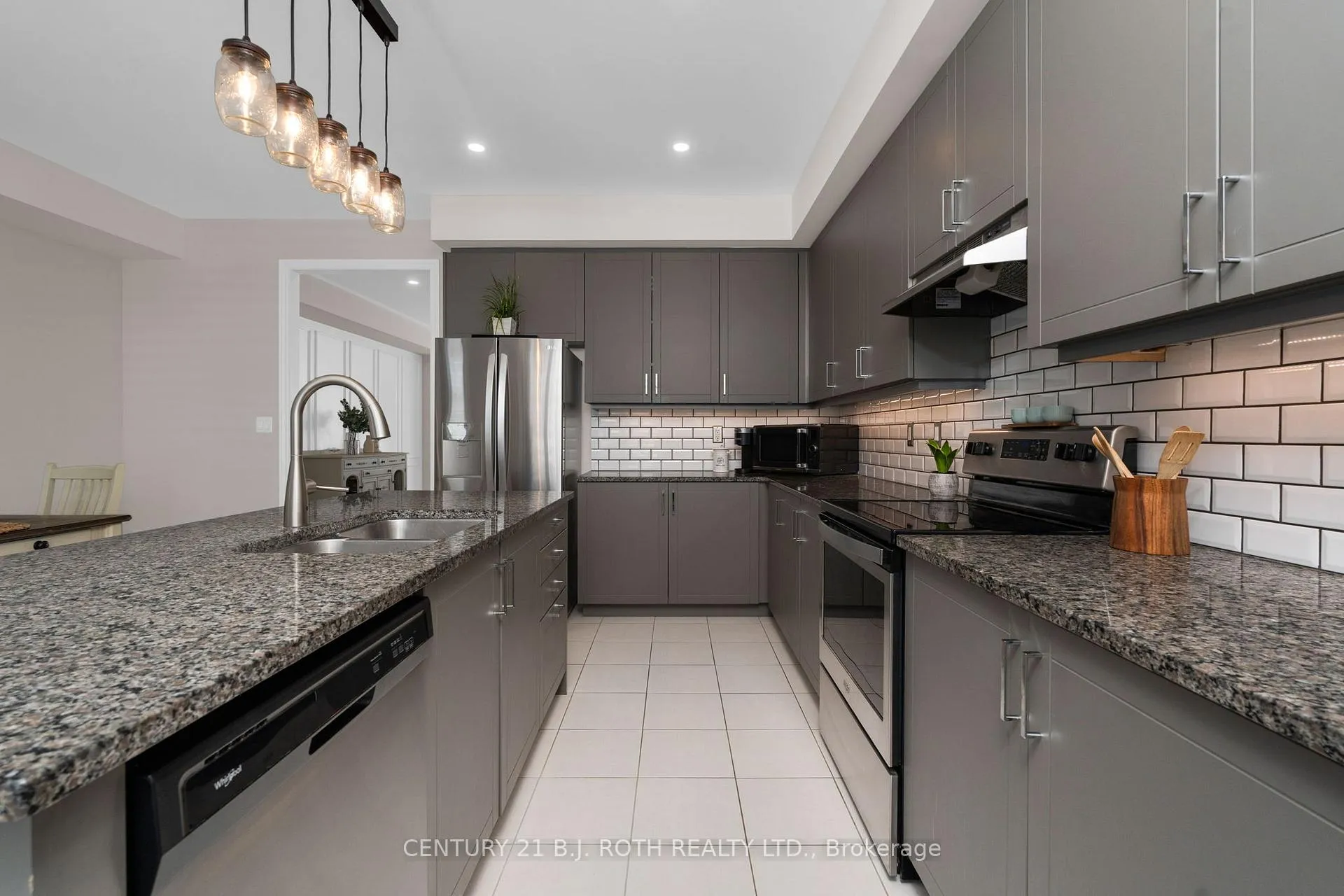 Photo 17 of 33 Westbury Way, Whitby, Brooklin — HOMEH