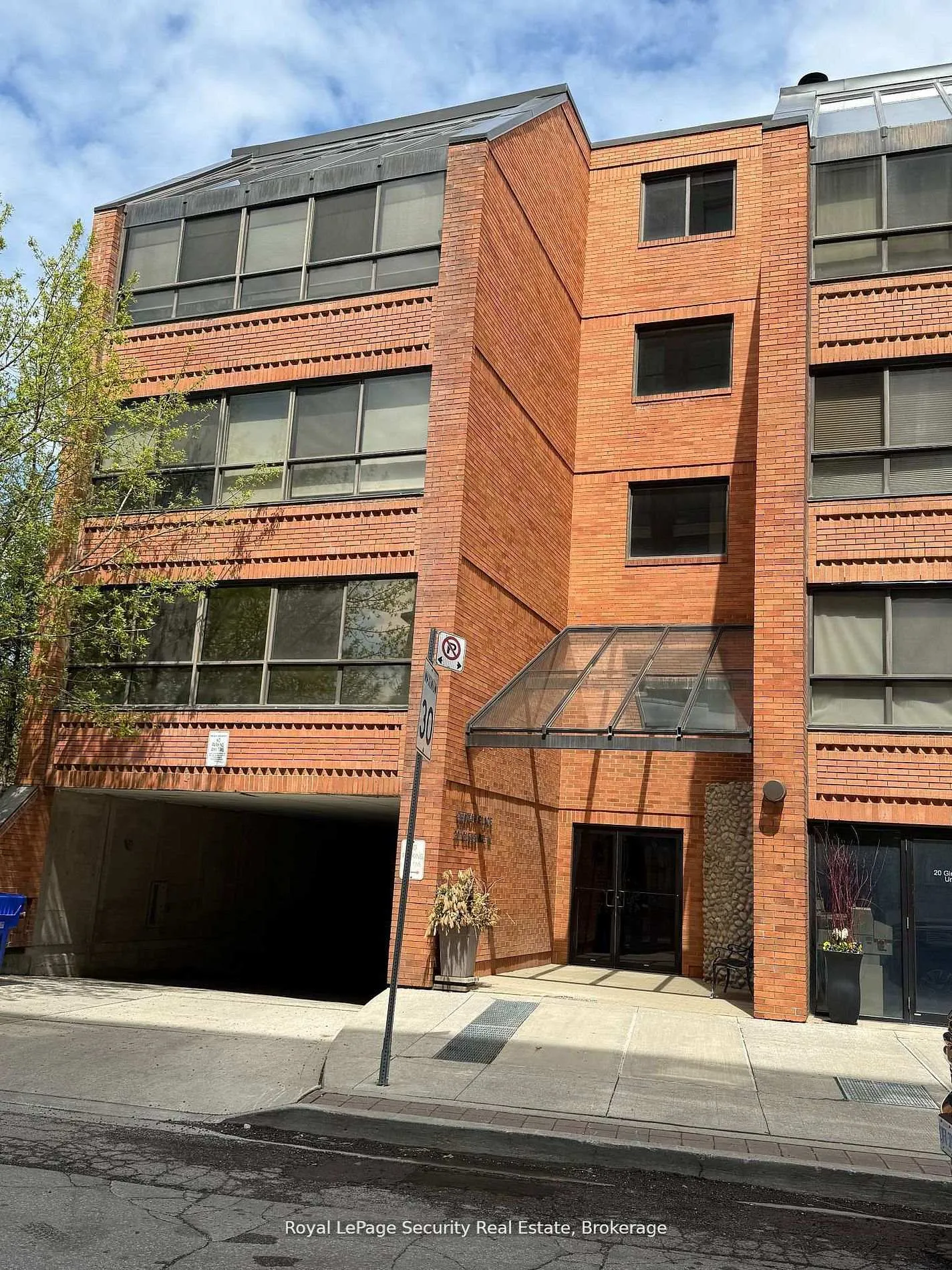 Front of Unit 10, 20 Glebe Road W