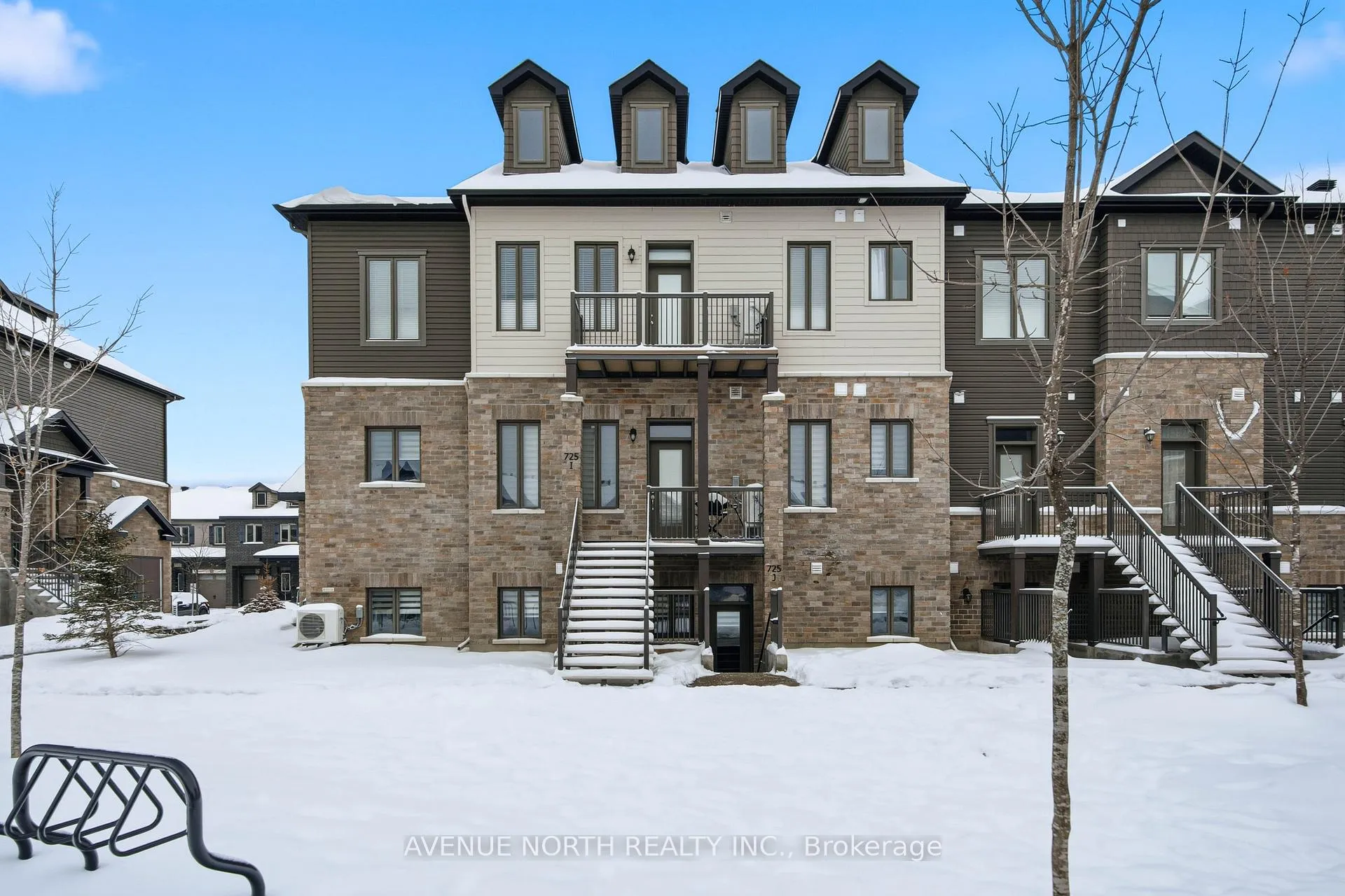 Front of Unit Unit J, 725 Dearborn Private