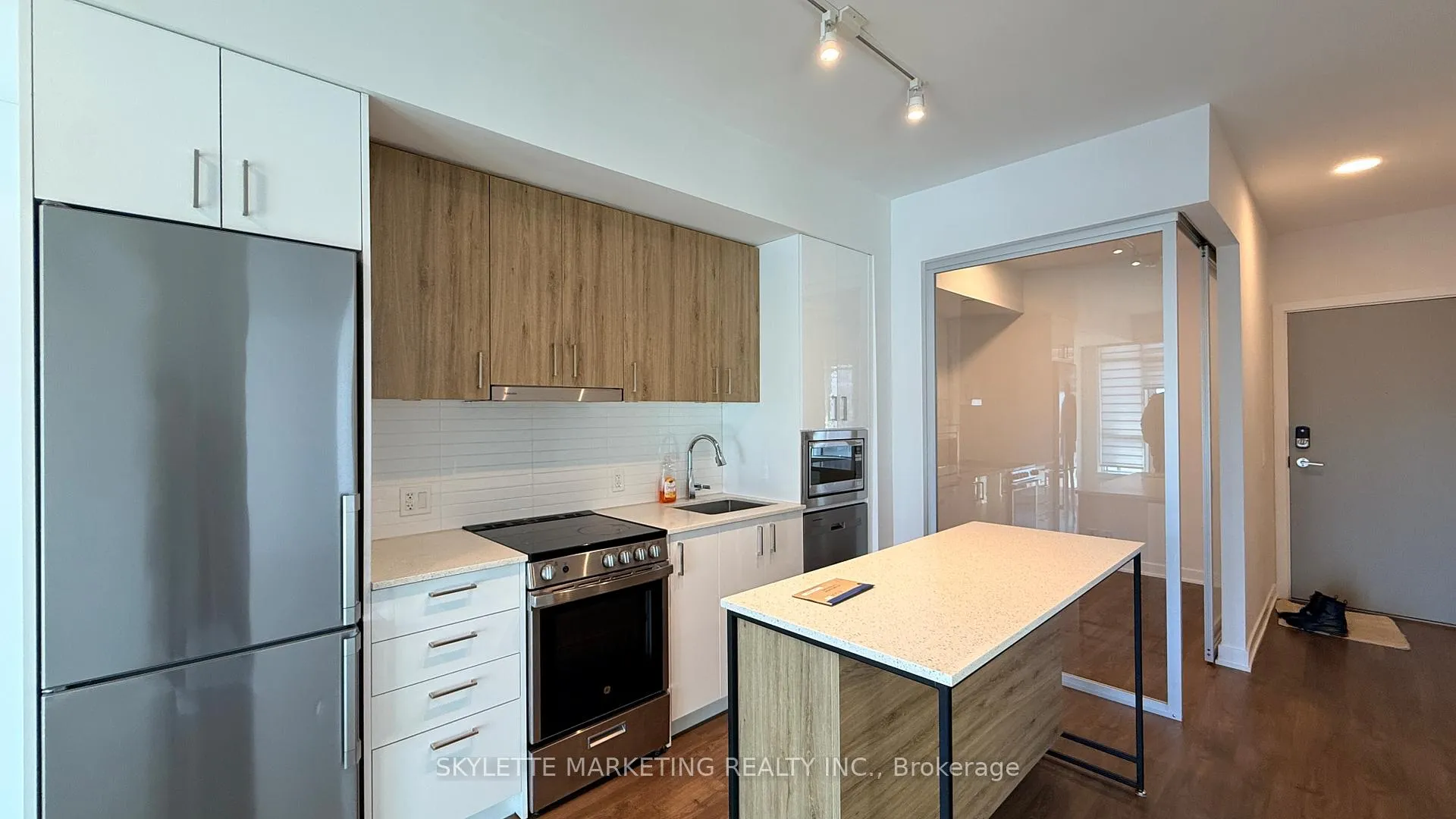 Photo 1 of Unit 604, 30 Upper Mall Way, Vaughan, Brownridge — HOMEH