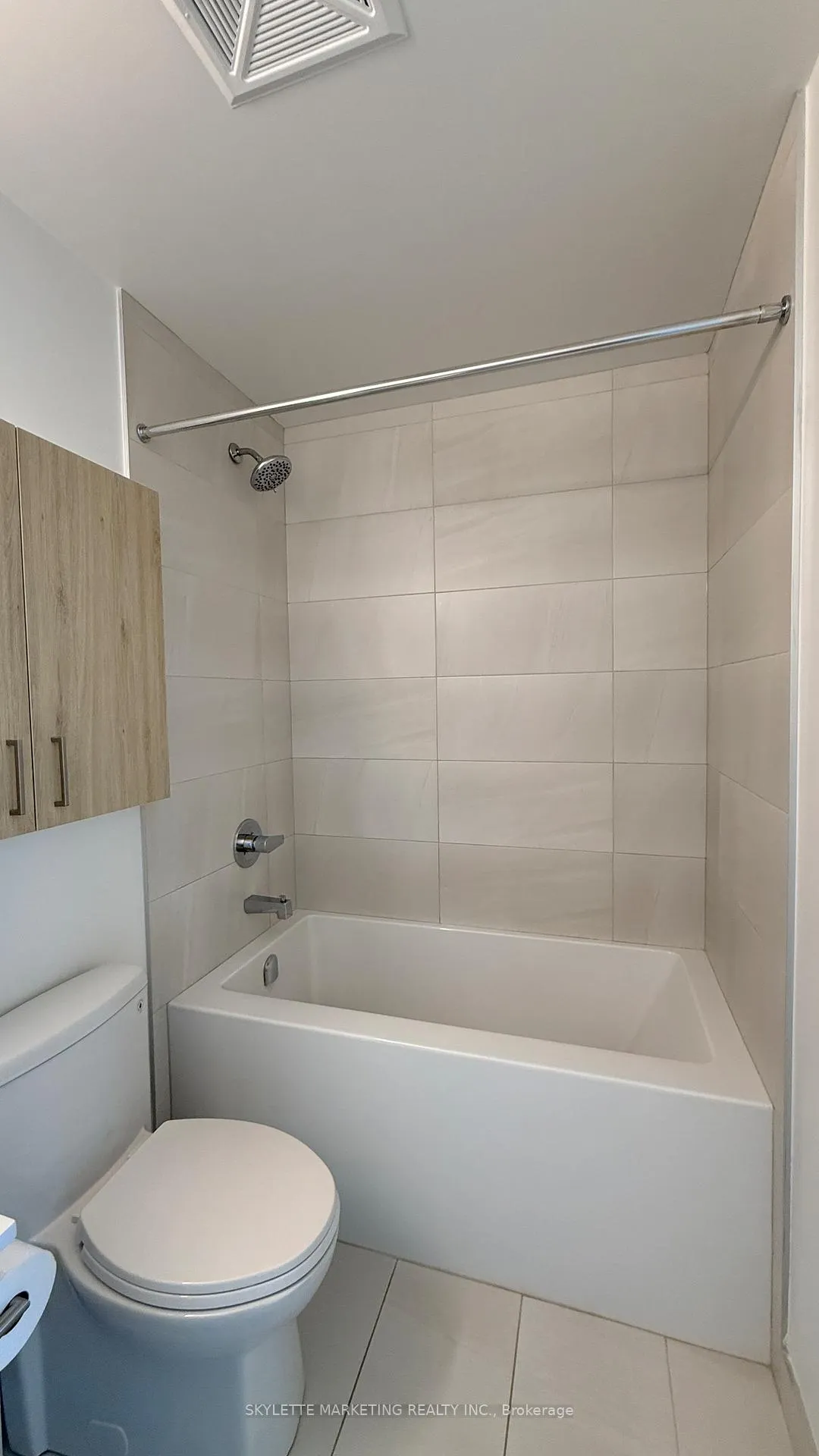 Photo 3 of Unit 604, 30 Upper Mall Way, Vaughan, Brownridge — HOMEH