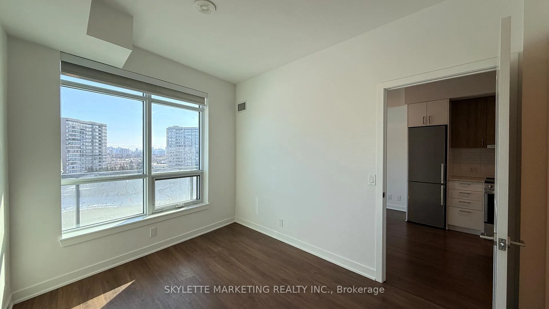 Photo 4 of Unit 604, 30 Upper Mall Way, Vaughan, Brownridge — HOMEH