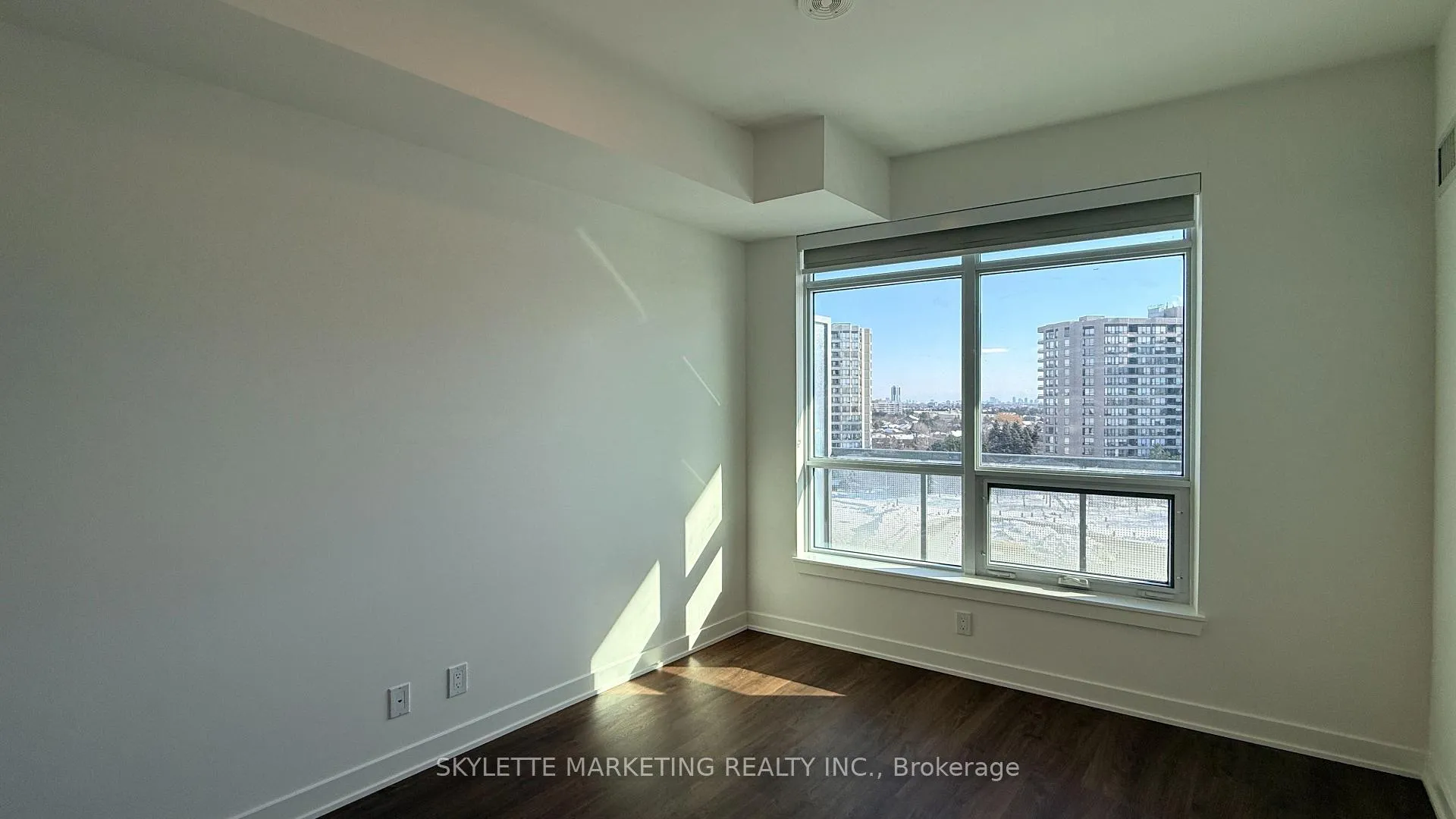 Photo 5 of Unit 604, 30 Upper Mall Way, Vaughan, Brownridge — HOMEH