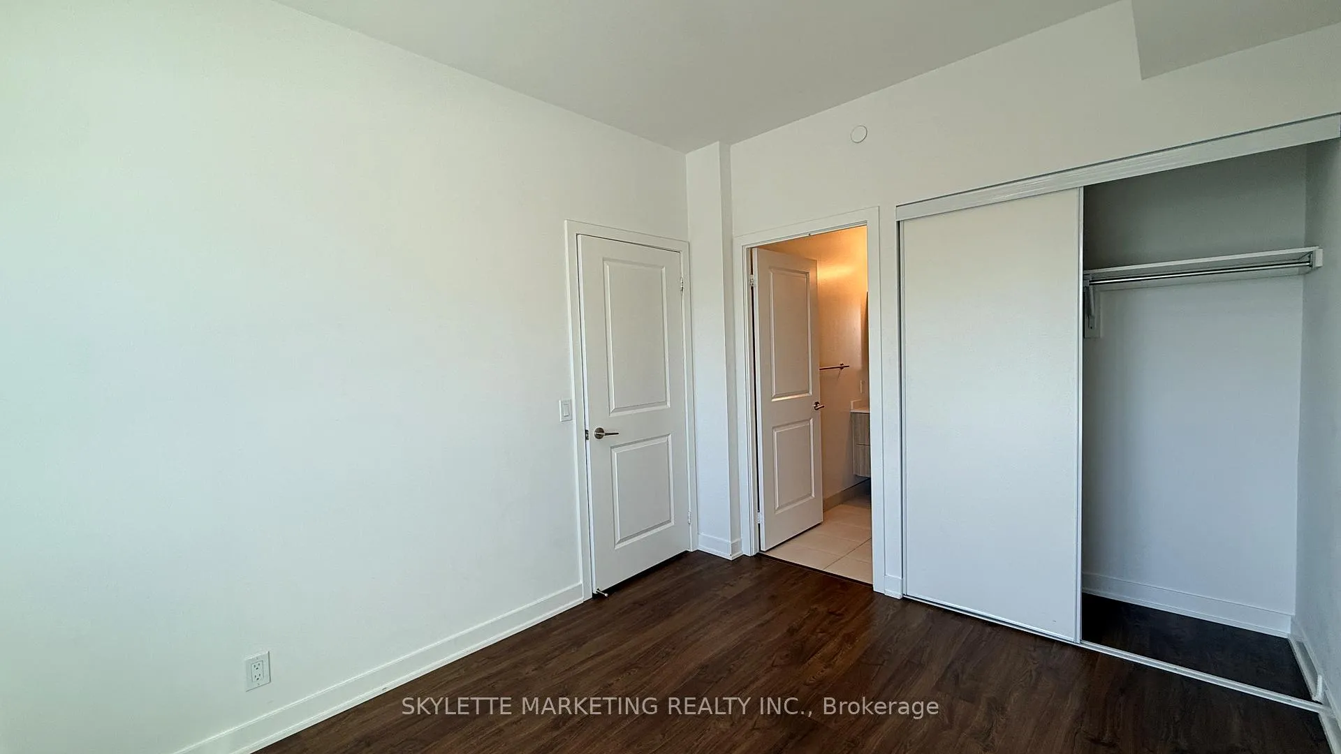 Photo 6 of Unit 604, 30 Upper Mall Way, Vaughan, Brownridge — HOMEH
