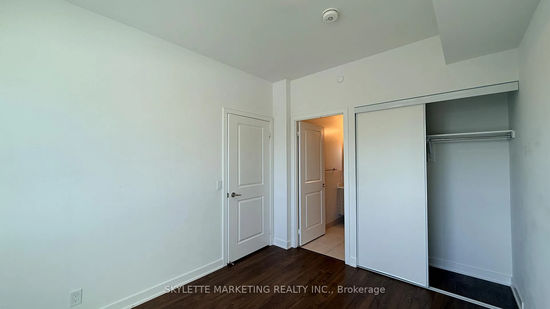 Photo 7 of Unit 604, 30 Upper Mall Way, Vaughan, Brownridge — HOMEH