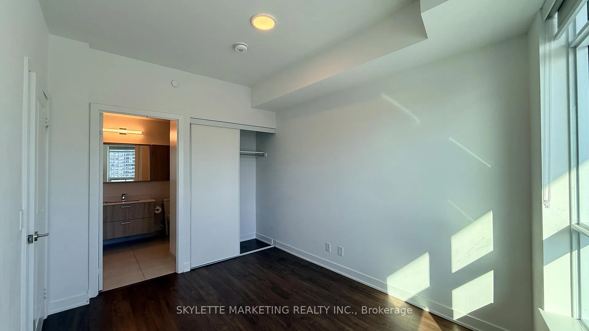 Photo 8 of Unit 604, 30 Upper Mall Way, Vaughan, Brownridge — HOMEH