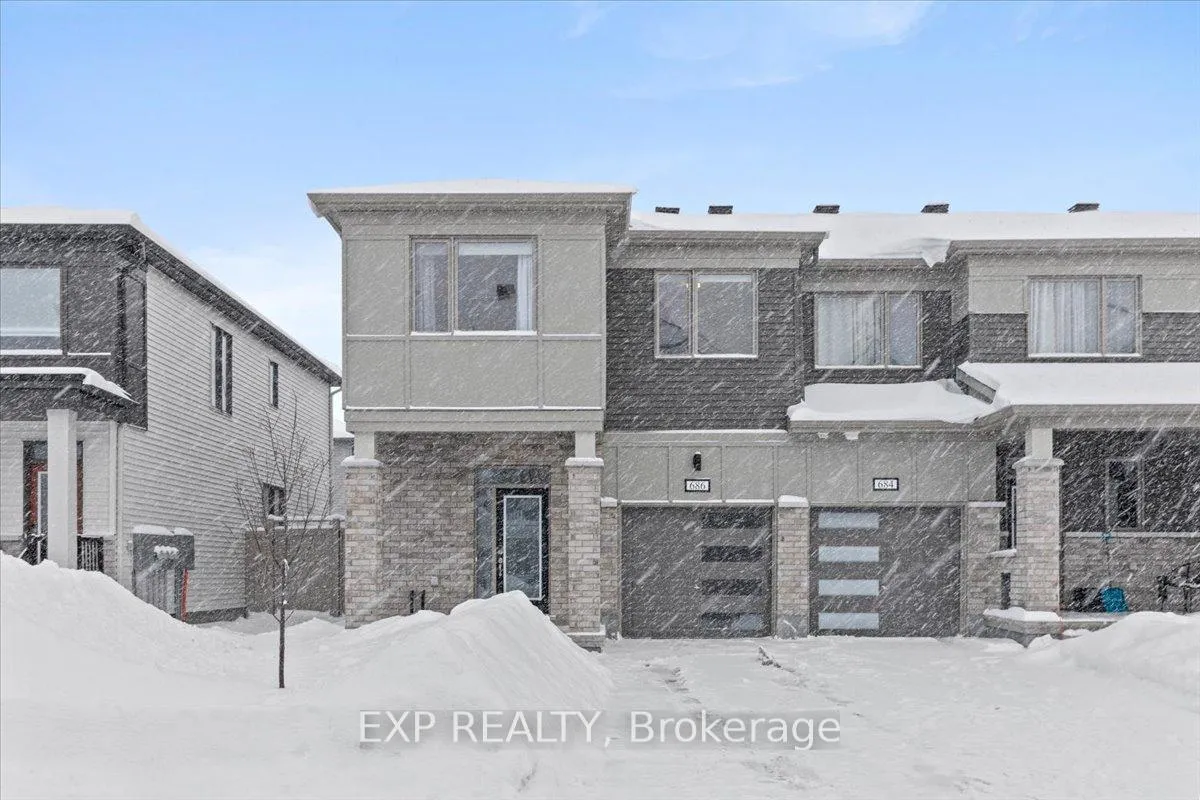 Front of 686 Quilter Row