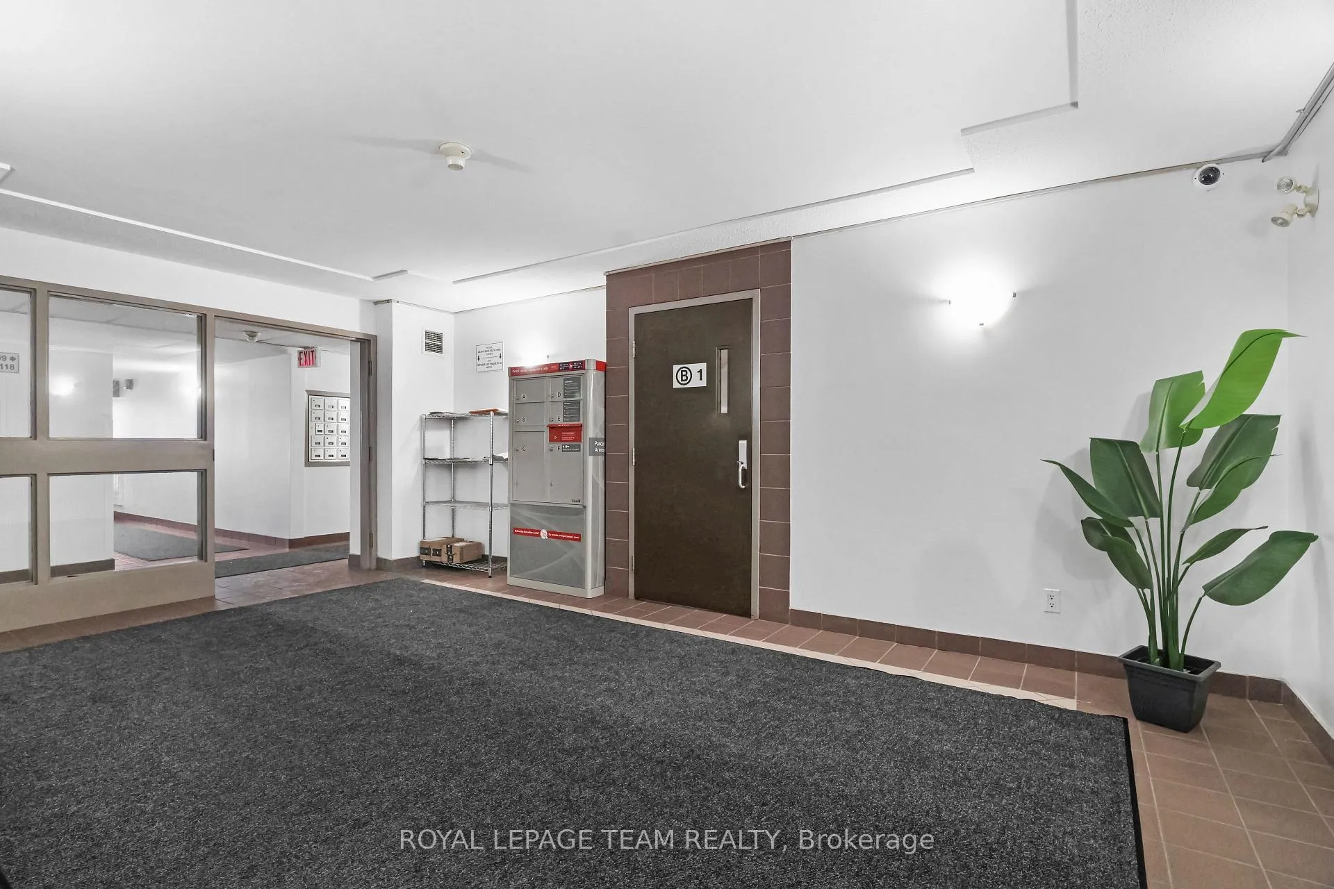 Photo 3 of 270 Brittany Drive, Ottawa, Viscount Alexander Park — HOMEH