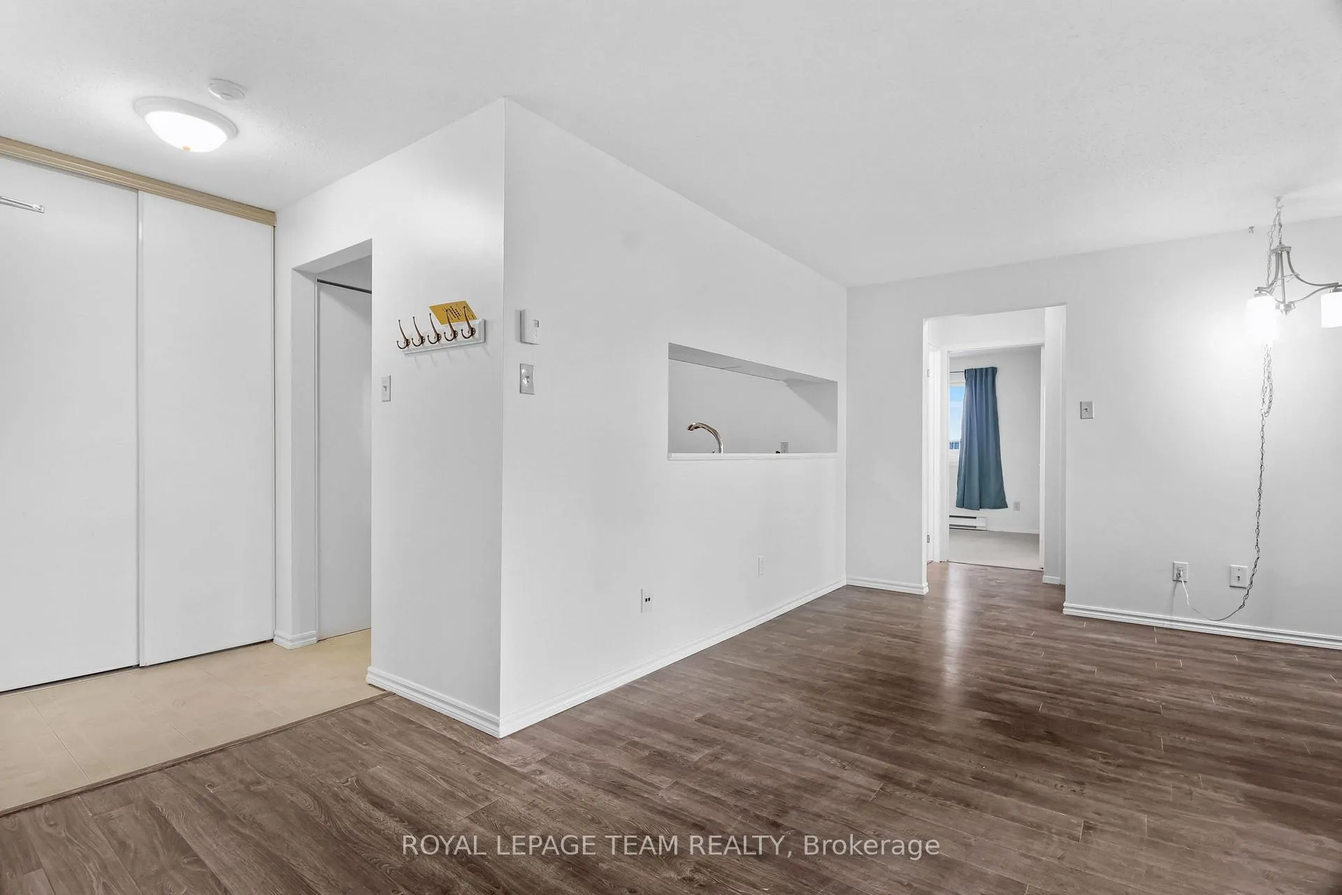 Photo 6 of 270 Brittany Drive, Ottawa, Viscount Alexander Park — HOMEH