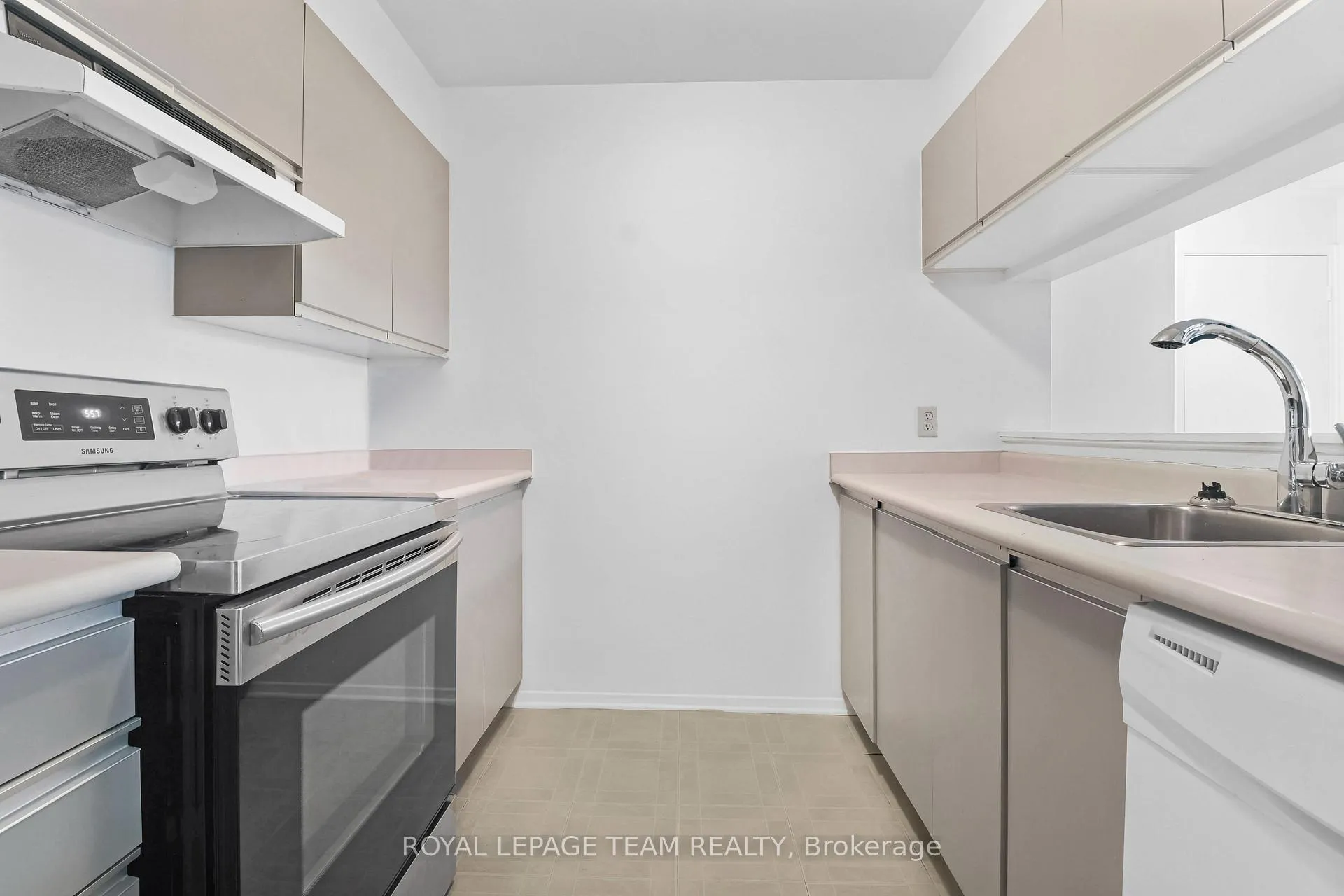 Photo 9 of 270 Brittany Drive, Ottawa, Viscount Alexander Park — HOMEH